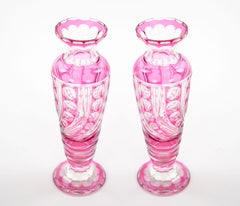 Jarrones de cristal rosa de Val Saint Lambert, de estilo «Mid-Century Modern», decorados con tallados y grabados