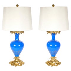 Lampade da tavolo antiche francesi in vetro dipinto con montature in bronzo dorato, metà del XIX secolo