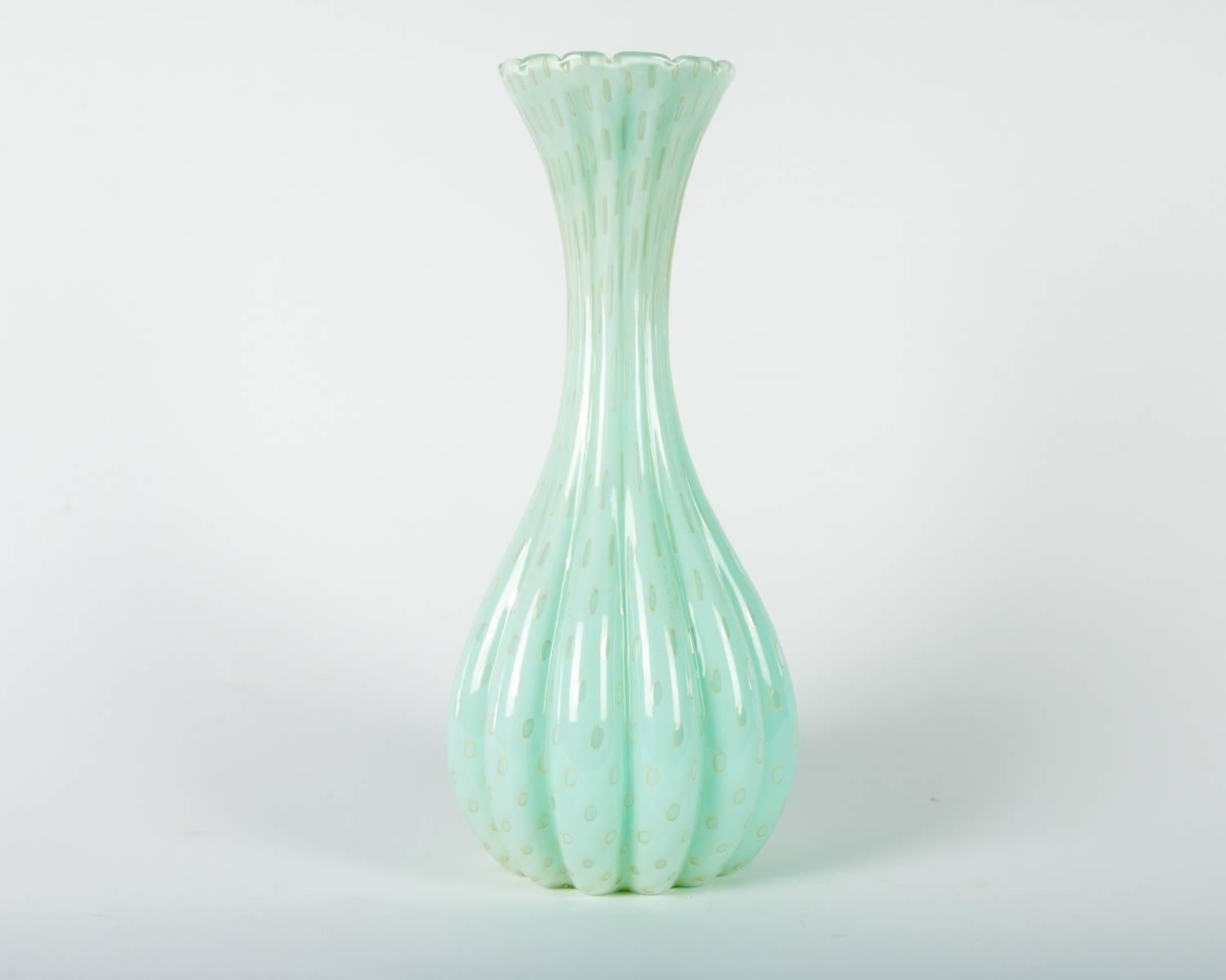 Tall Vintage Sea Mist Murano Fluted Decorative Vase In Excellent Condition In Tarry Town, NY