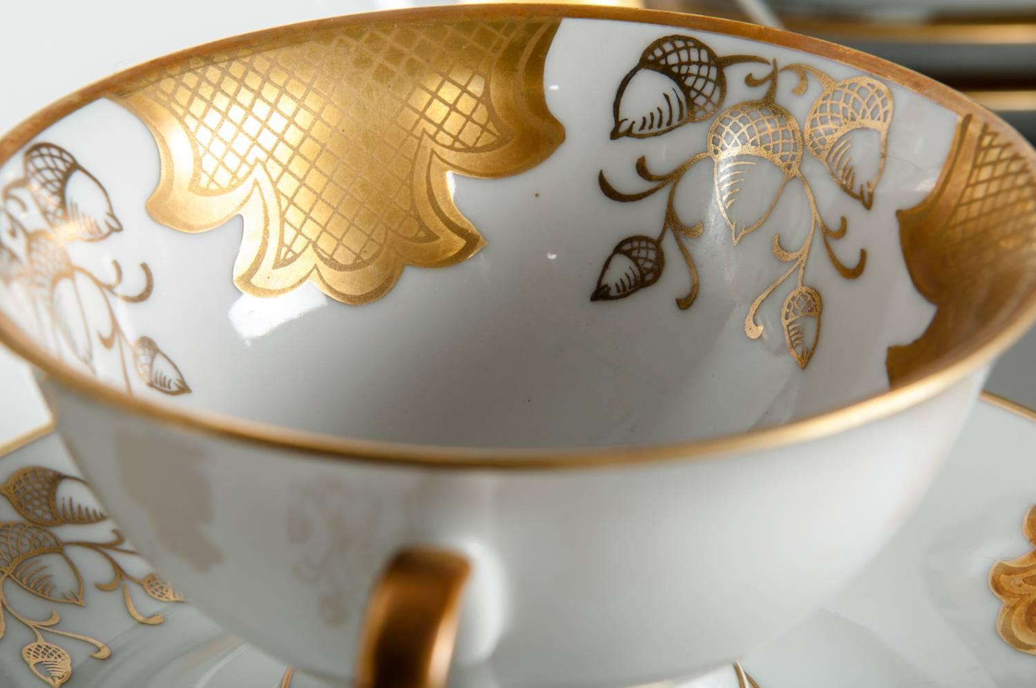 European German Porcelain Dinner Service, Oscar Schaller & Co. Nachfolger, ca. 1920