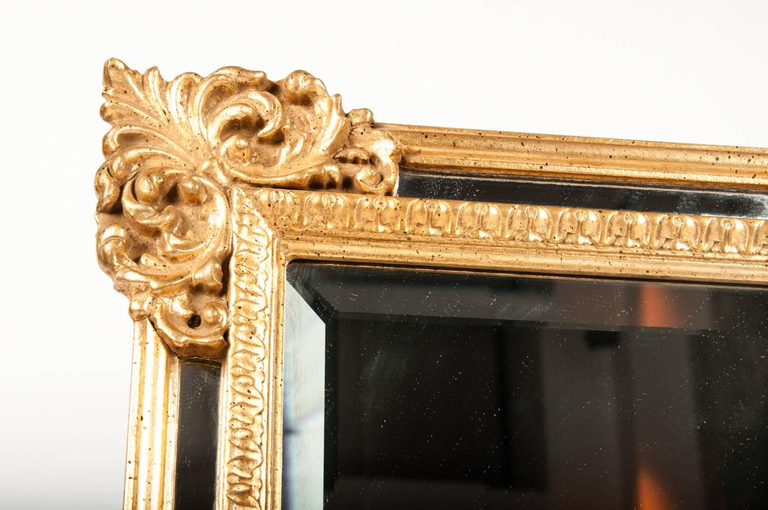 Vintage Ornately Carved Giltwood Frame Wall Mirror In Excellent Condition In Tarry Town, NY