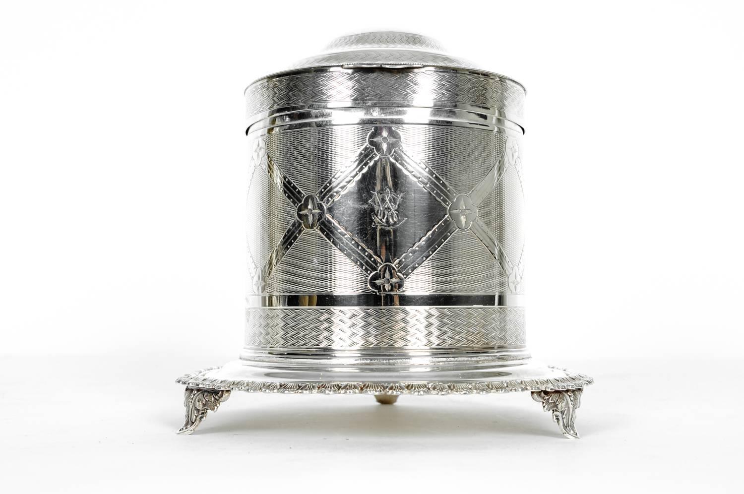 Old English Silver Plate Biscuit Box / Tea Caddy In Excellent Condition In Tarry Town, NY