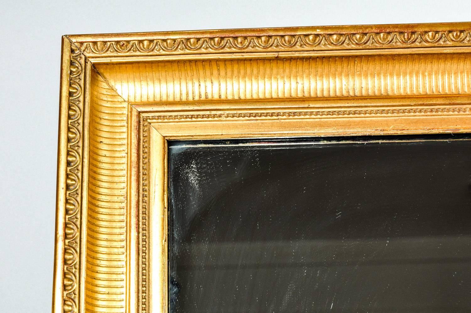 Vintage Wood Frame Rectangle Hanging Mantel Wall Mirror In Excellent Condition In Tarry Town, NY