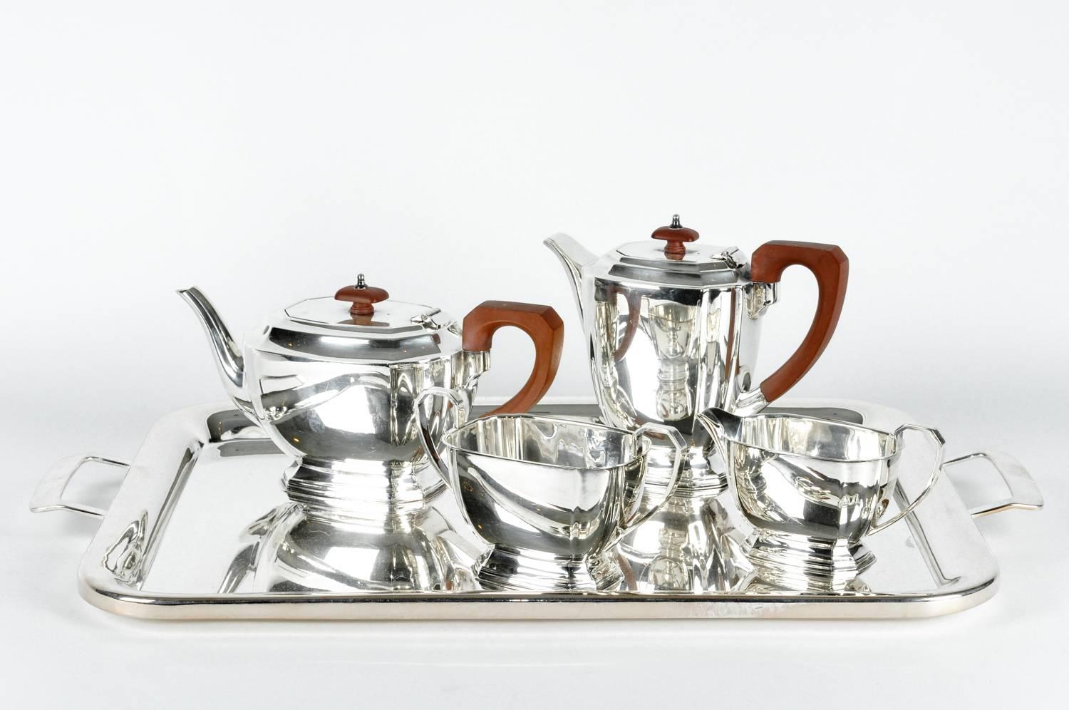 English Art Deco Silver Plate Tea or Coffee Service In Excellent Condition In Tarry Town, NY