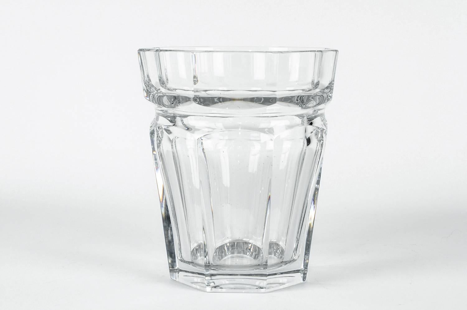 Mid-20th century modern Art Deco style Baccarat crystal ice bucket / champagne cooler. The cooler measure 9
