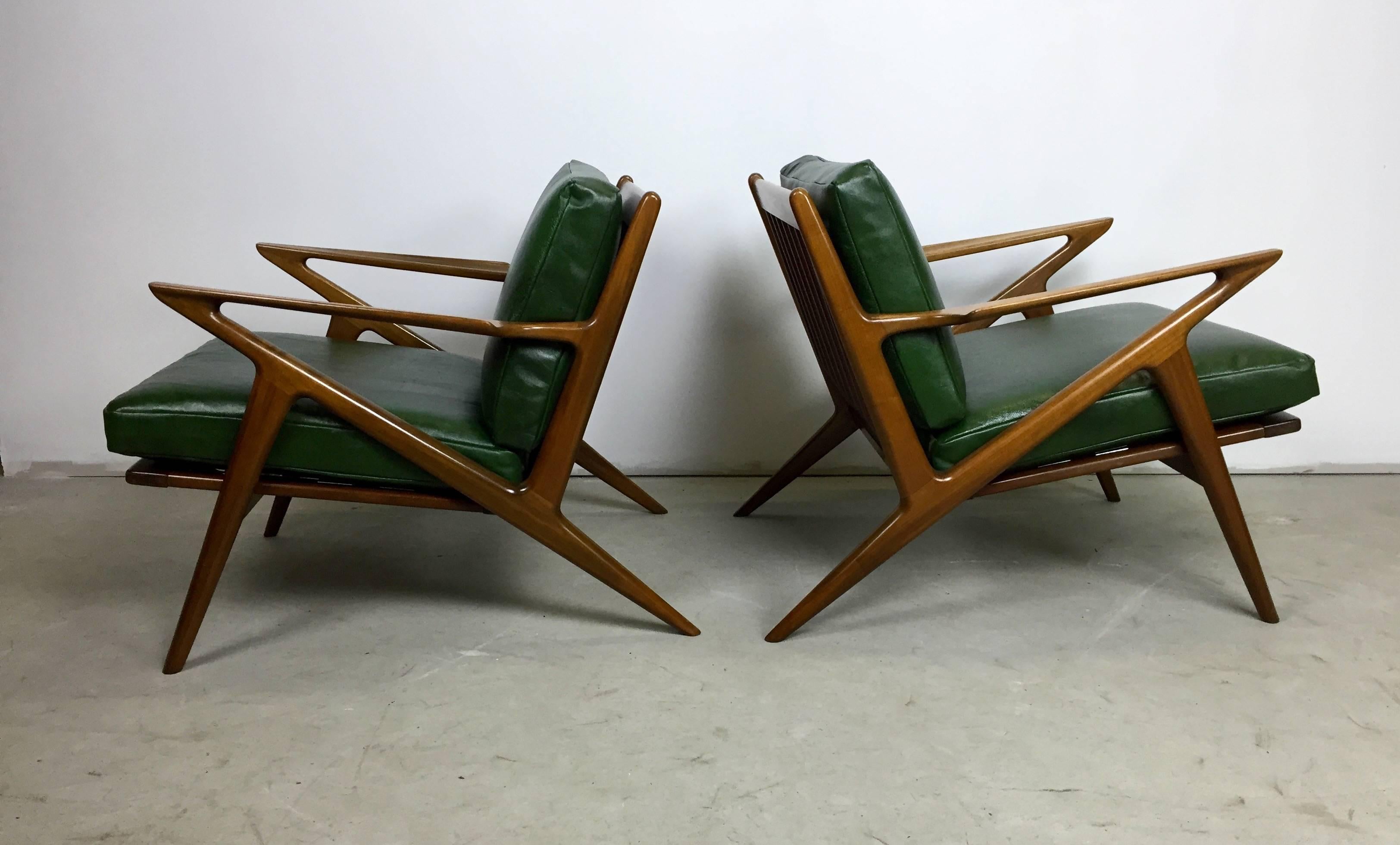 Original Pair of Poul Jensen Z Chairs for Selig In Excellent Condition In Asbury Park, NJ