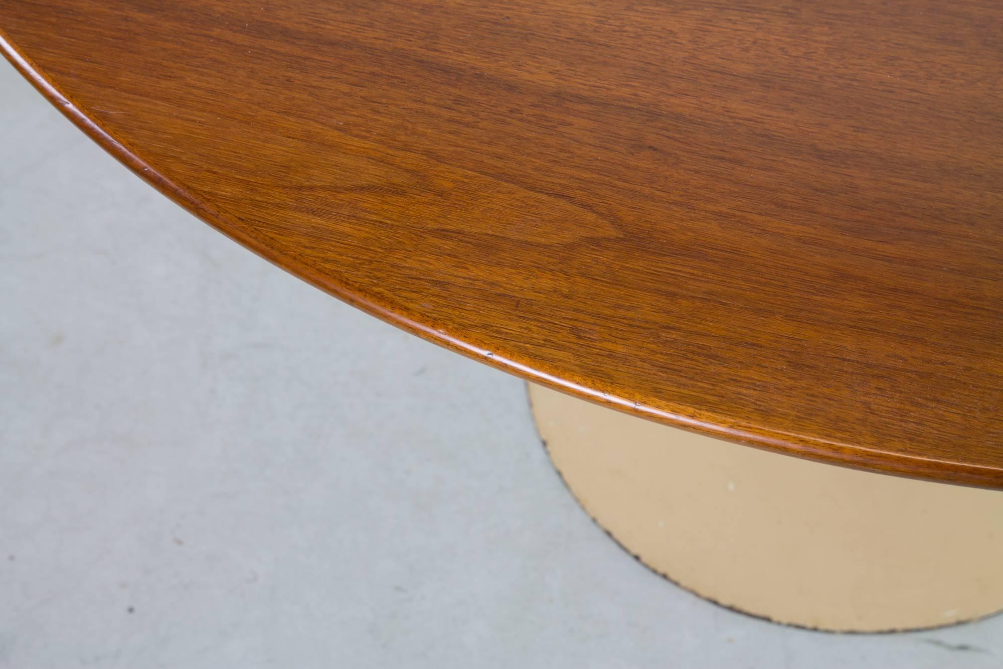 Stunning circular walnut top tulip dining table by Eero Saarinen for Knoll International with a robust, early production base with original paint.