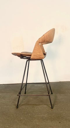 Sgabello da bar girevole “Iron & Rush” di Arthur Umanoff