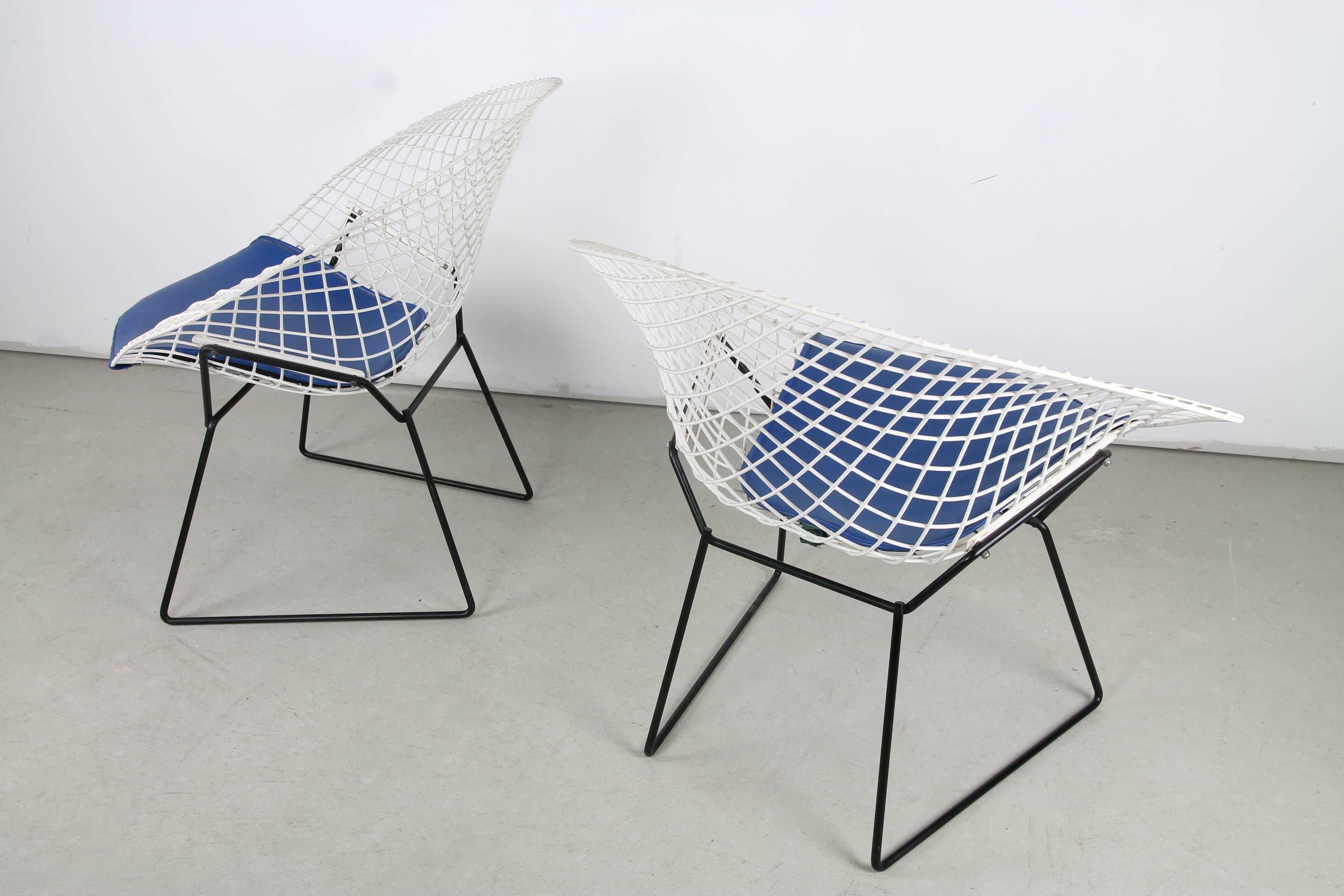 American Pair of Early Harry Bertoia Two-Tone Diamond Chairs for Knoll