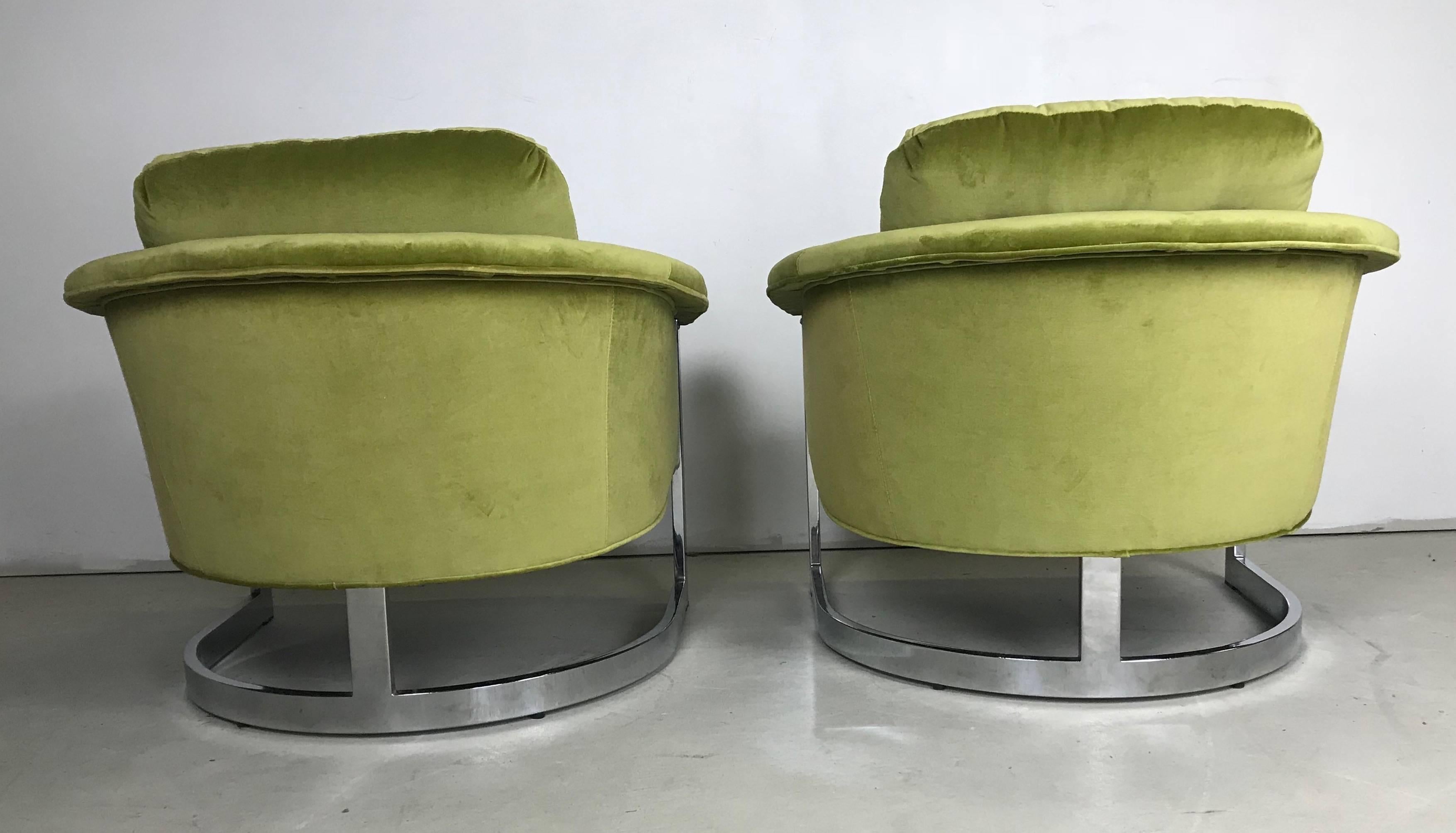 Mid-Century Modern Pair of Italian 1960s Chrome and Green Velvet Club Chairs
