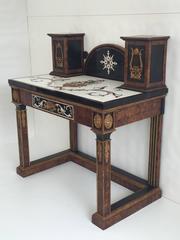 Table de bureau ou console en pierre tessellée attribuée à Maitland-Smith
