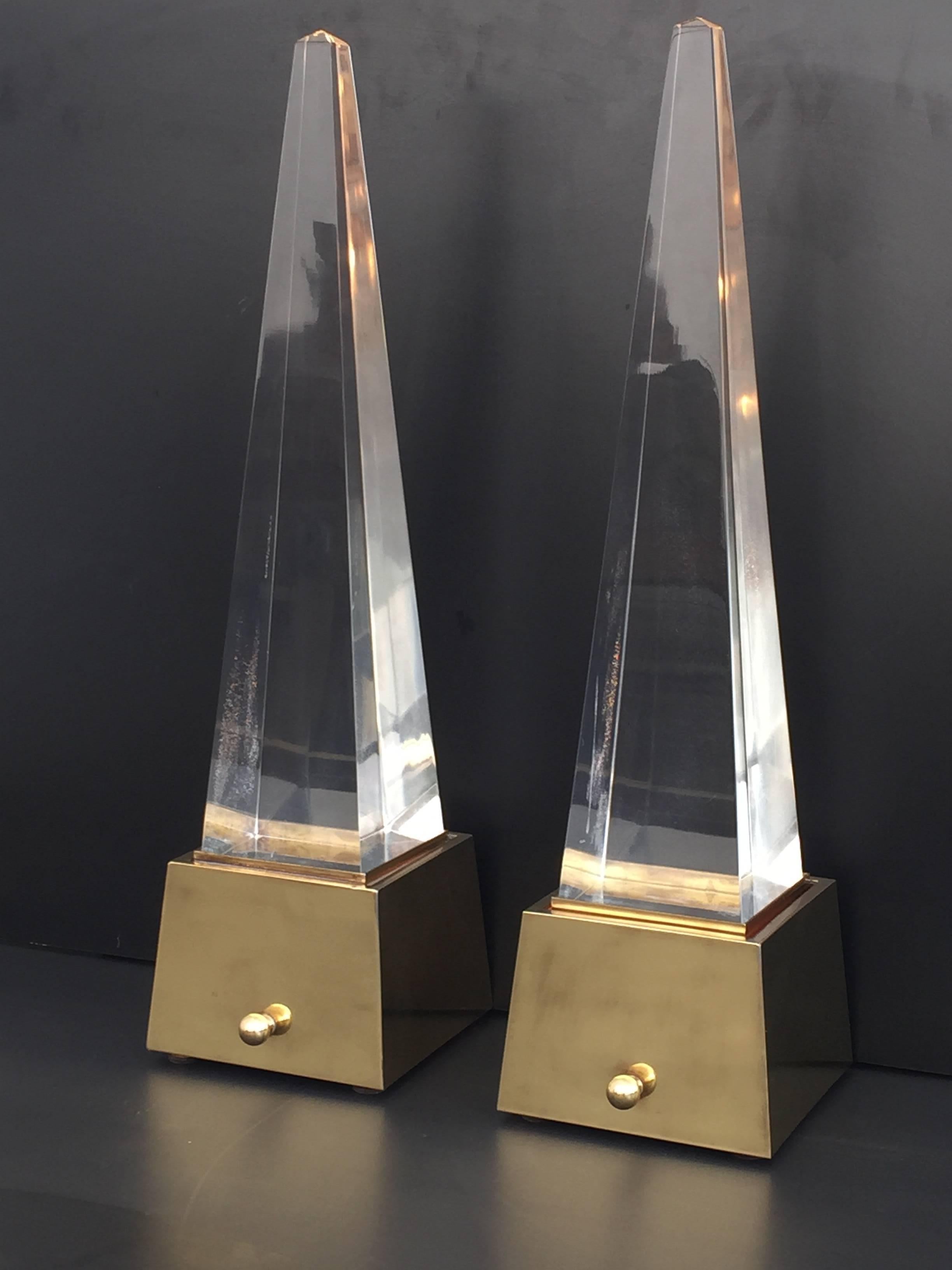 Hollywood Regency Pair of Brass and Lucite Pyramid Lamps  For Sale