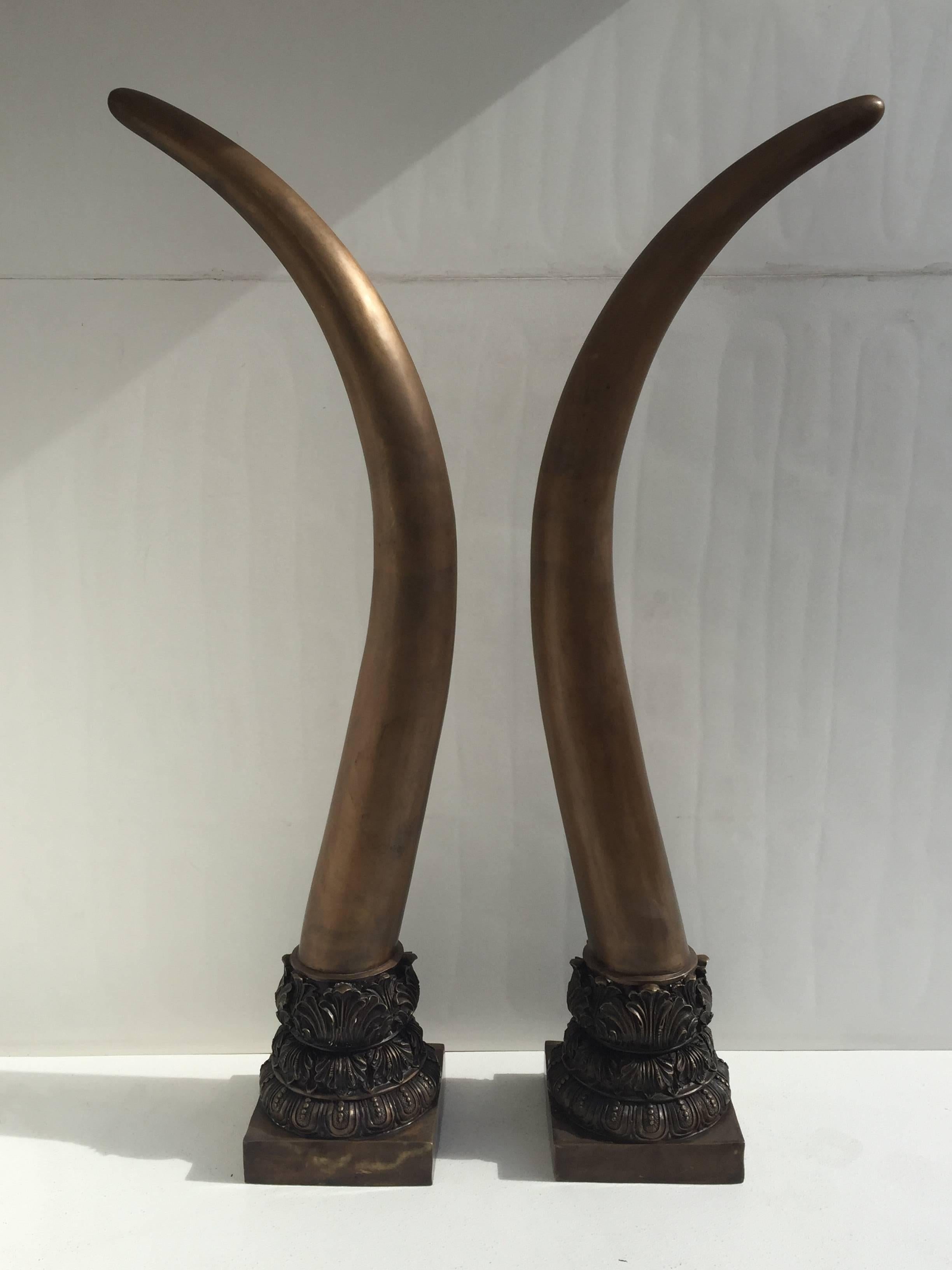 Inconnu Paire de Fauteuils en bronze imitation éléphant en vente