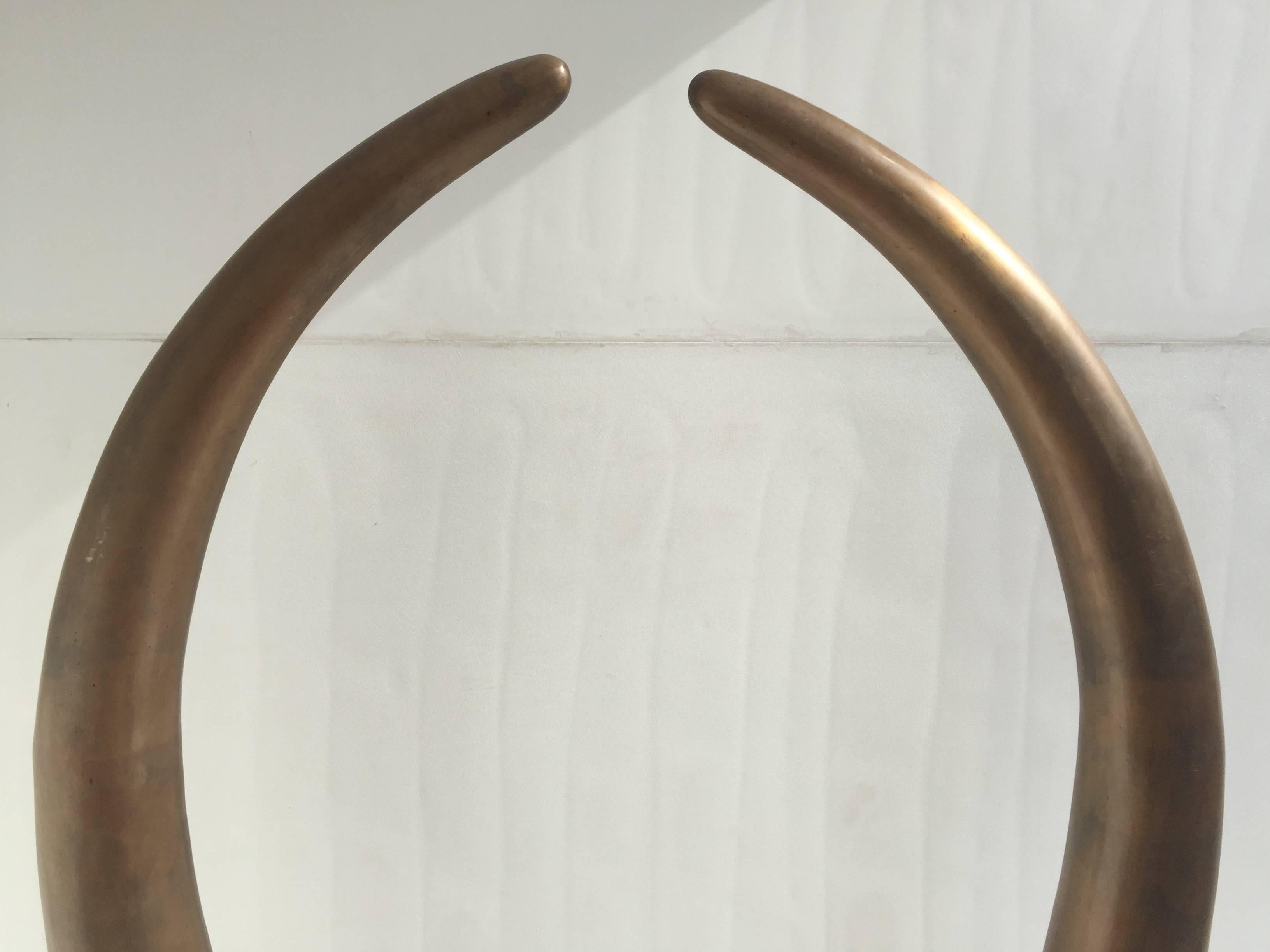 Patiné Paire de Fauteuils en bronze imitation éléphant en vente