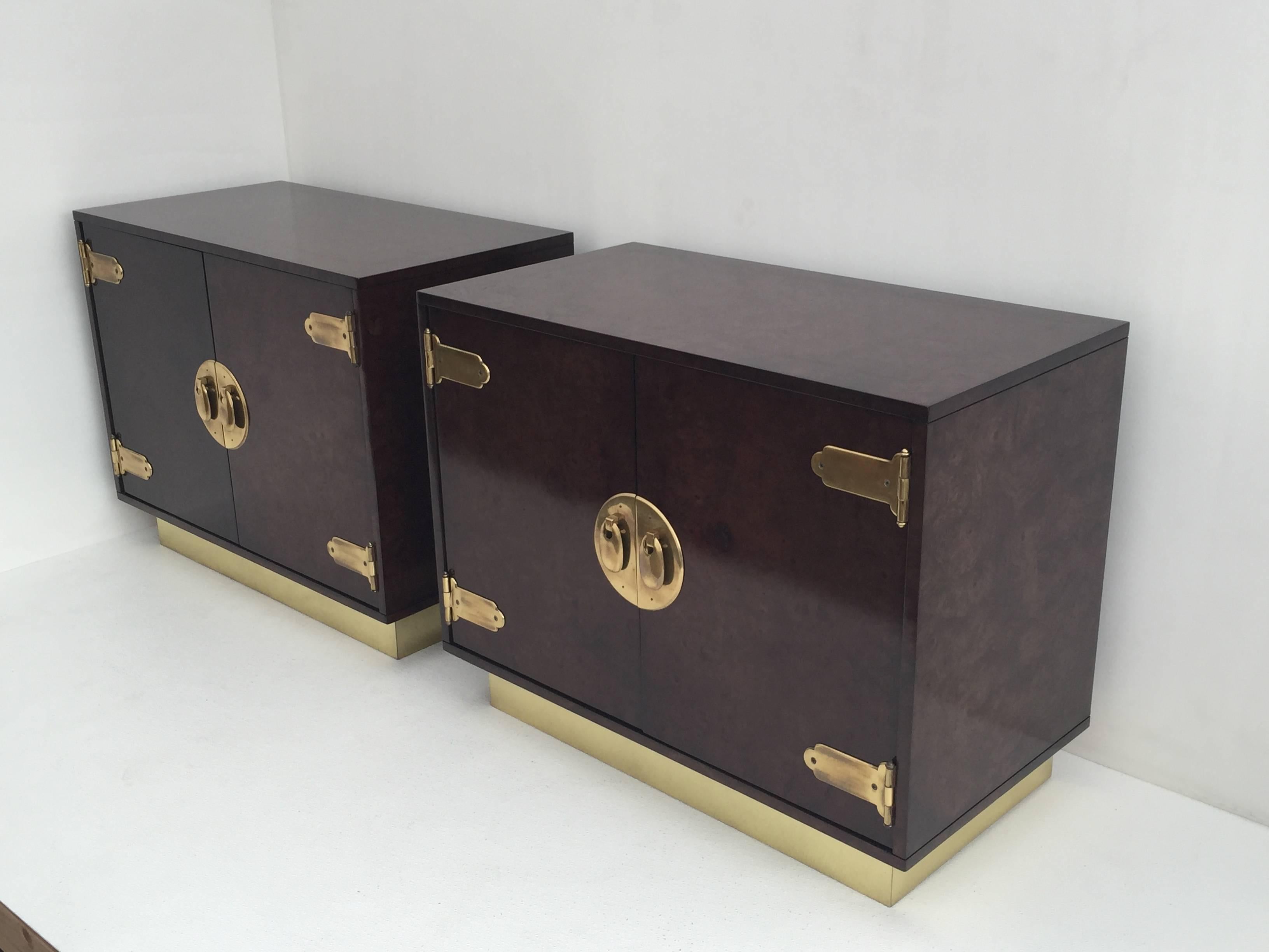 Pair of Mastercraft brown burl wood and brass bedside tables.
There is one pullout drawer and one shelf inside.