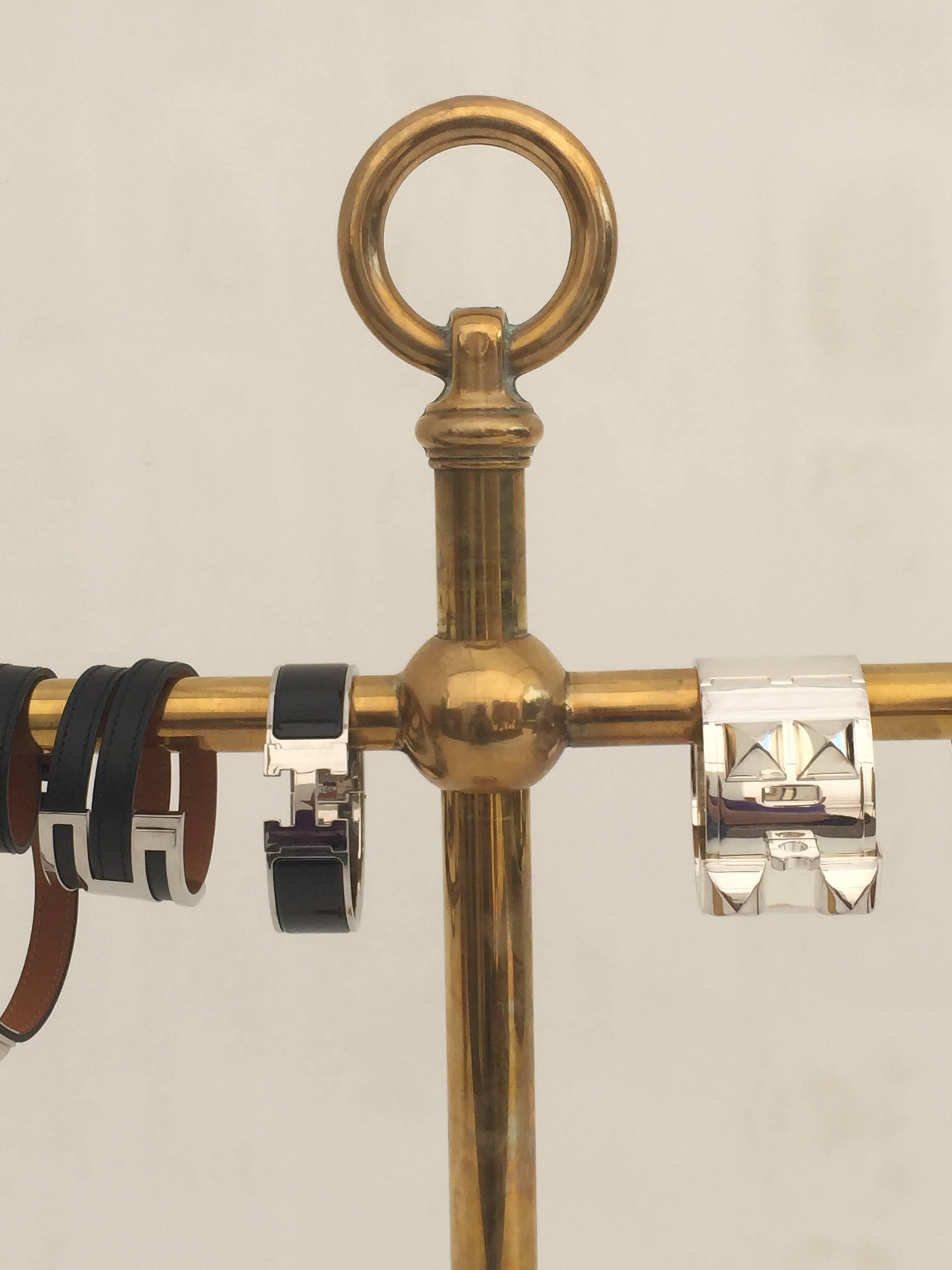 Armband und Schalhalter aus massivem Messing im Zustand „Hervorragend“ im Angebot in North Hollywood, CA