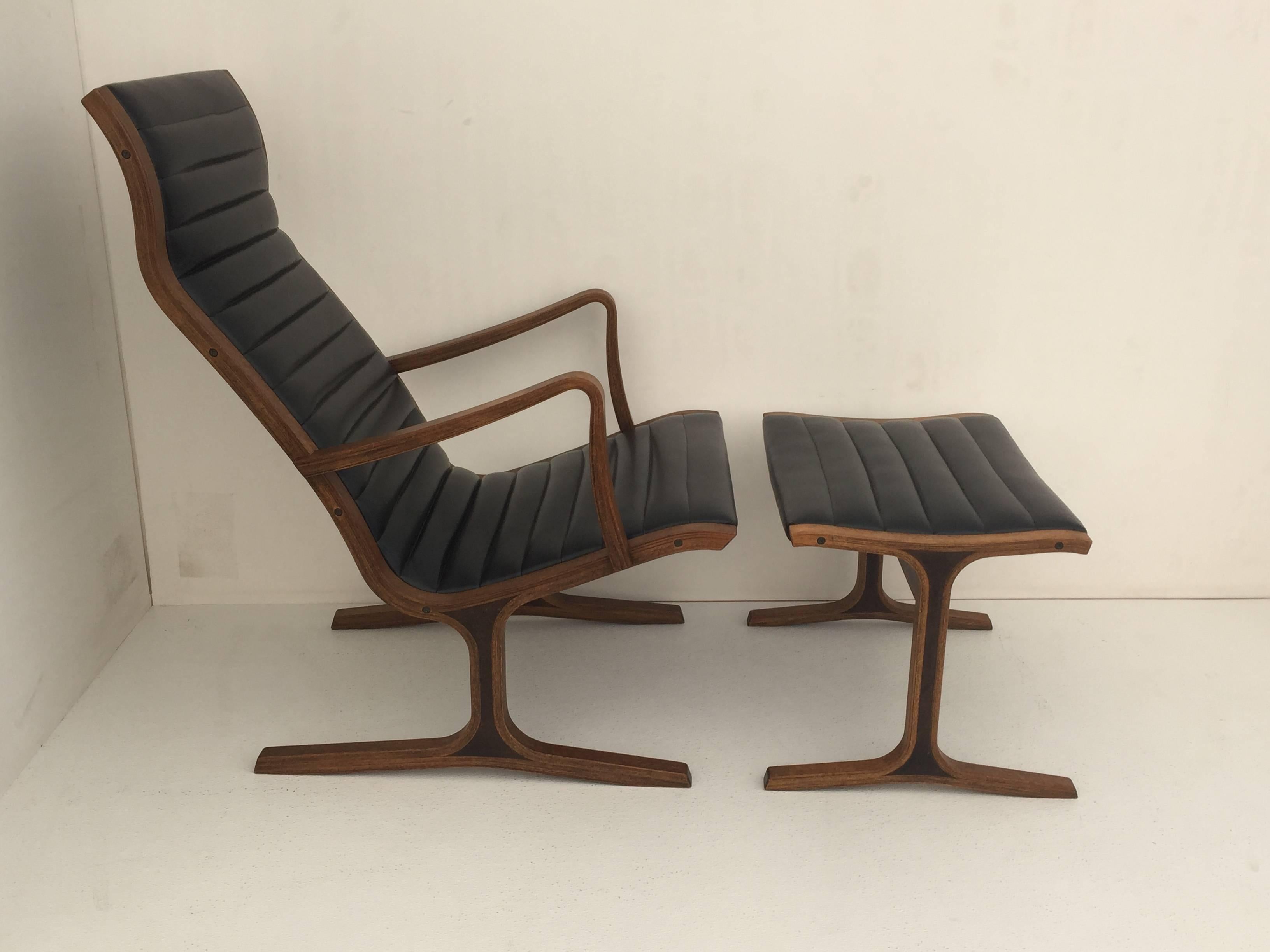Heron chair and footrest designed by Mitsumasa Sugasawa for Tendo Mokko Japan. Made of bentwood and upholstered in vinyl. 
Footrest measures 15.5"high, 15.5" deep and 22" wide.