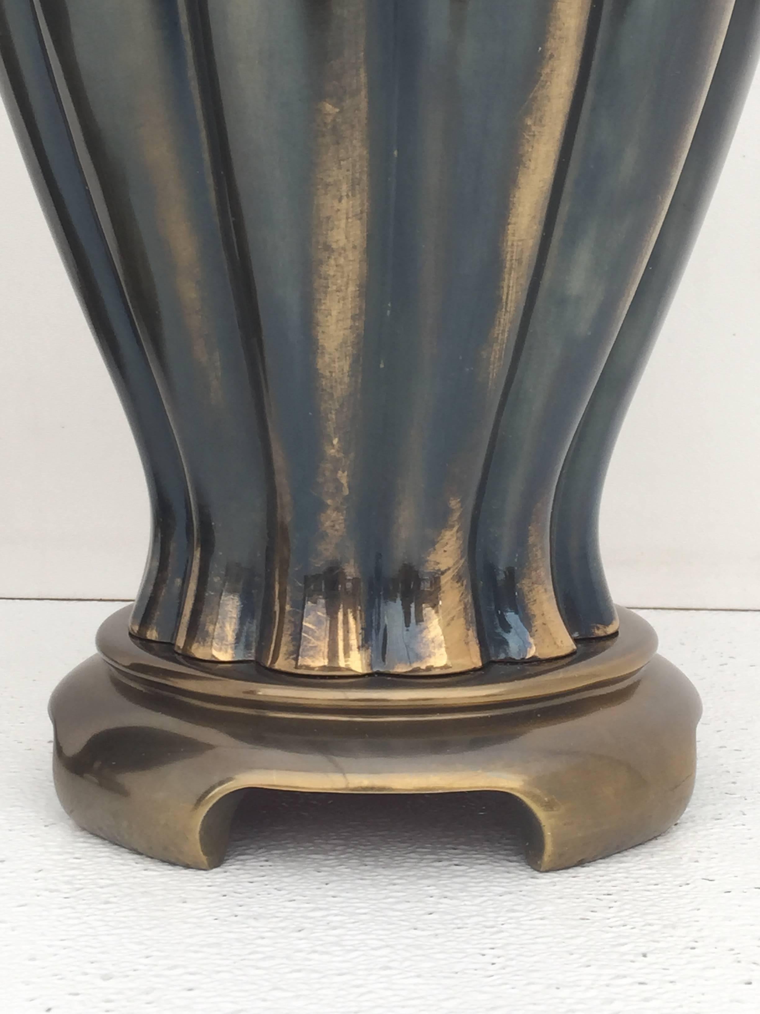 Hollywood Regency Paire de lampes en forme de jarre à gingembre en finition bronze ancien en vente