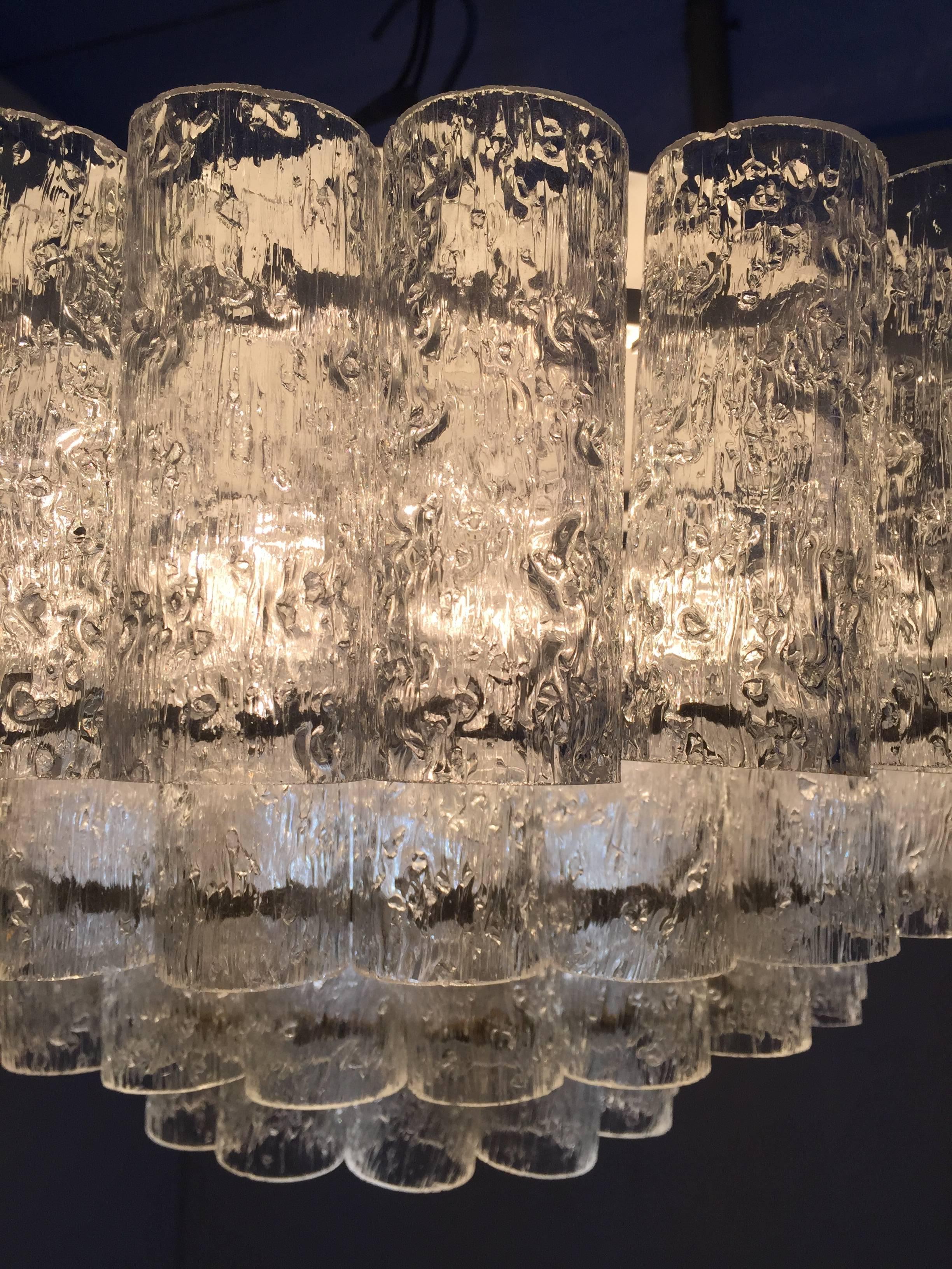 Doria Textured Glass Four-Tier Flush Mount In Excellent Condition For Sale In North Hollywood, CA