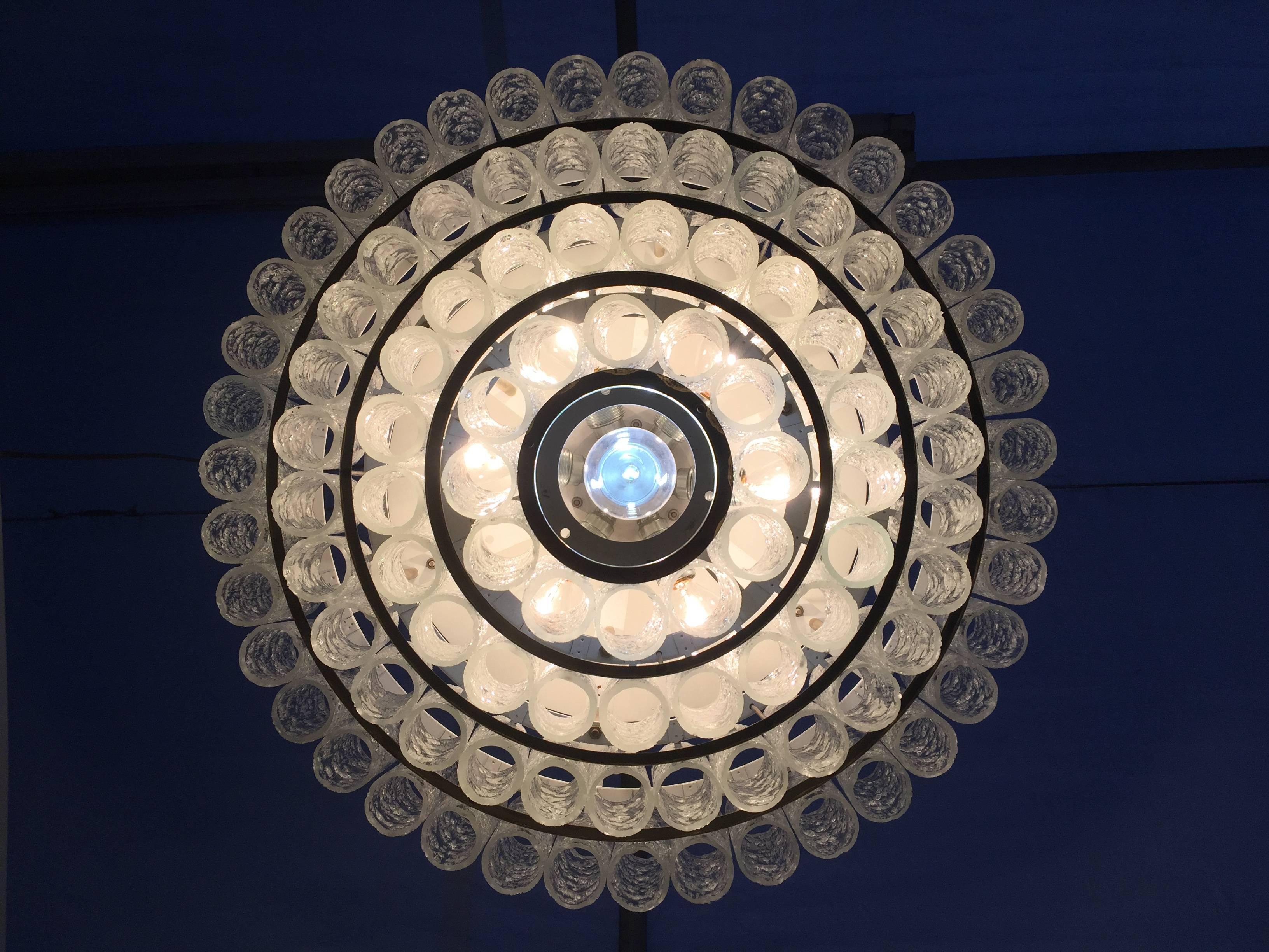 Vierstöckige Einbaubeleuchtung aus strukturiertem Glas von Doria (Mitte des 20. Jahrhunderts) im Angebot