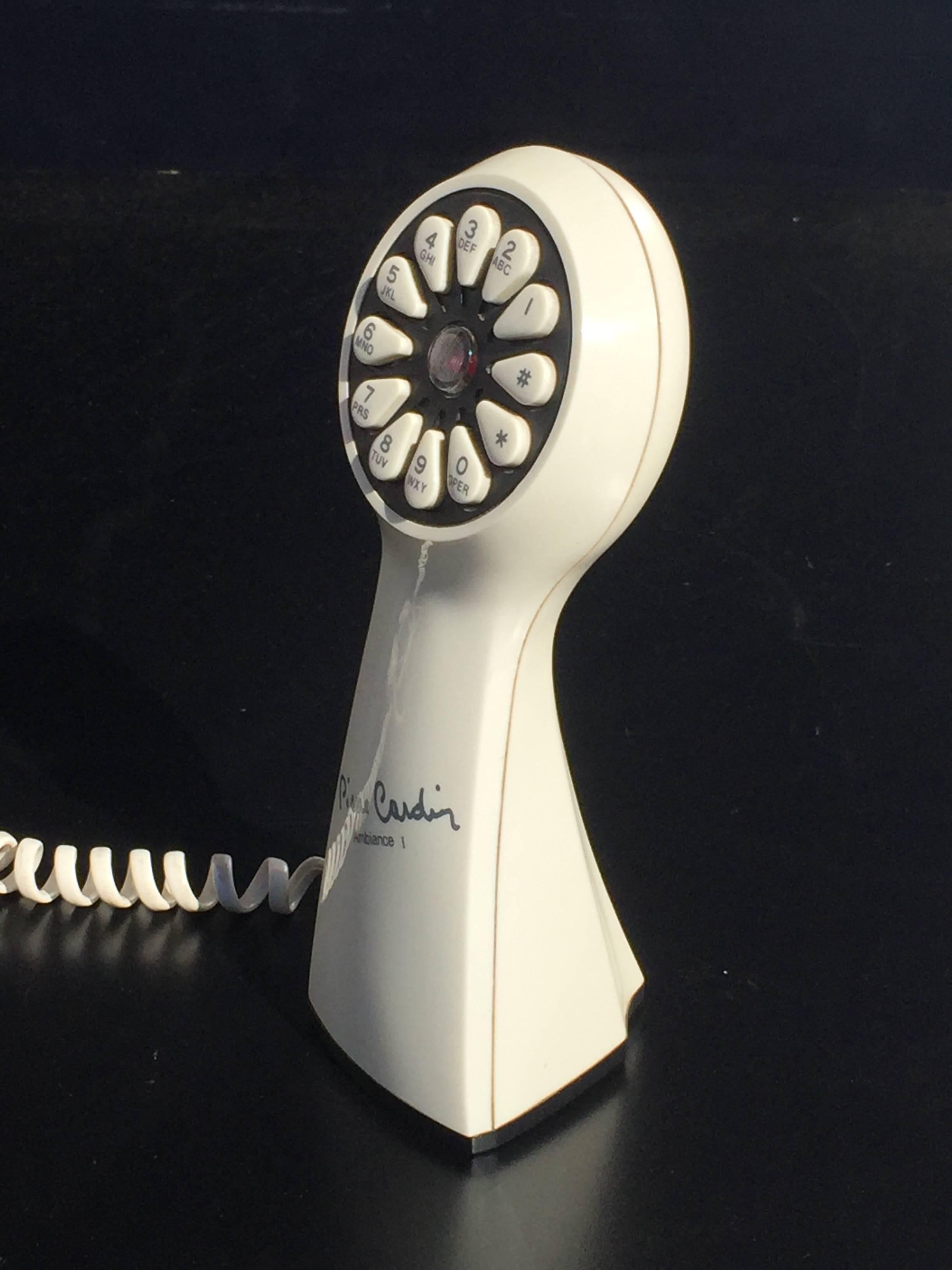 Futuriste Rare téléphone Pop Art à ambiance futuriste de Pierre Cardin en vente