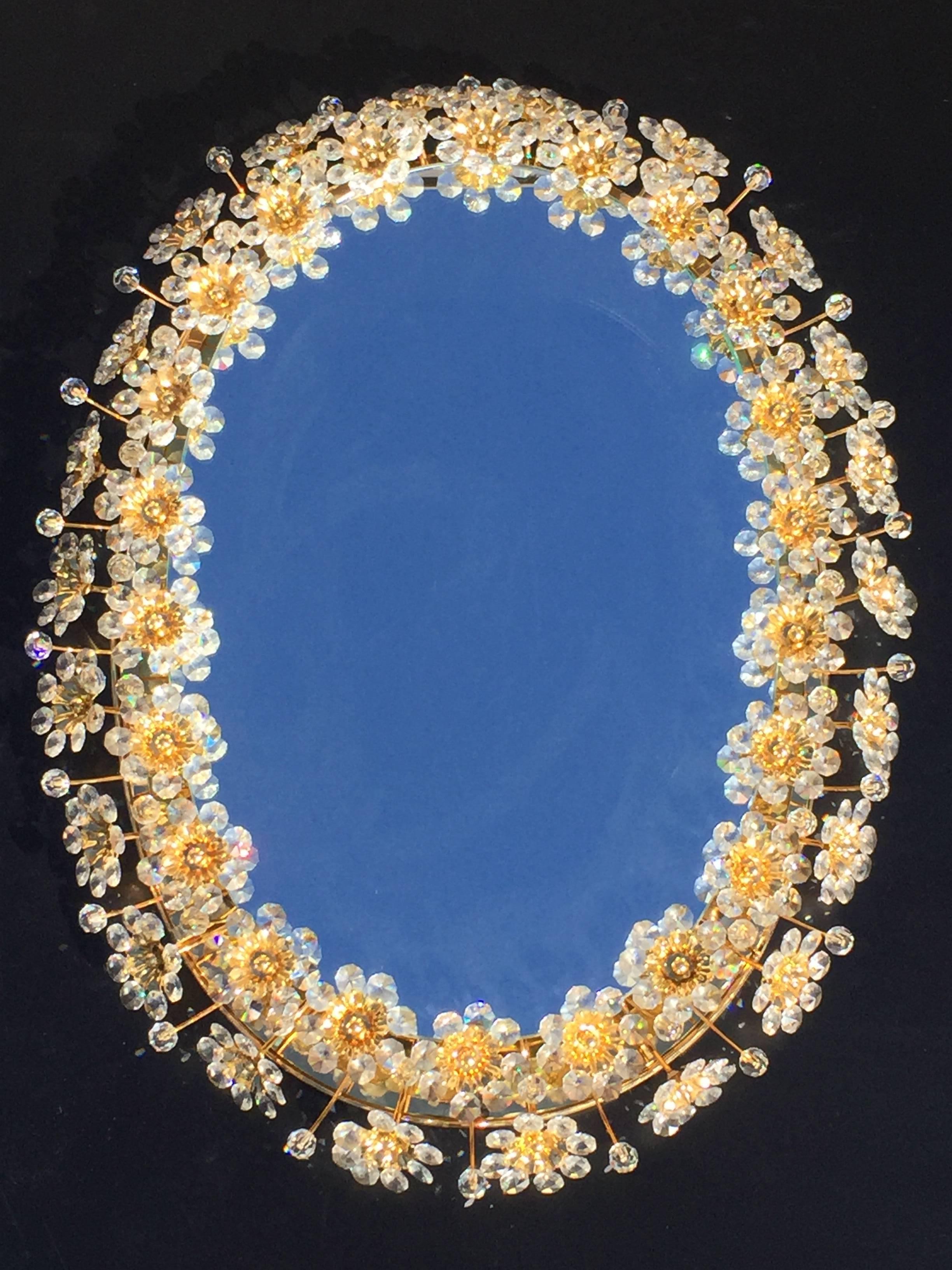 Allemand Miroir enluminé avec fleurs en cristal de Palwa en vente