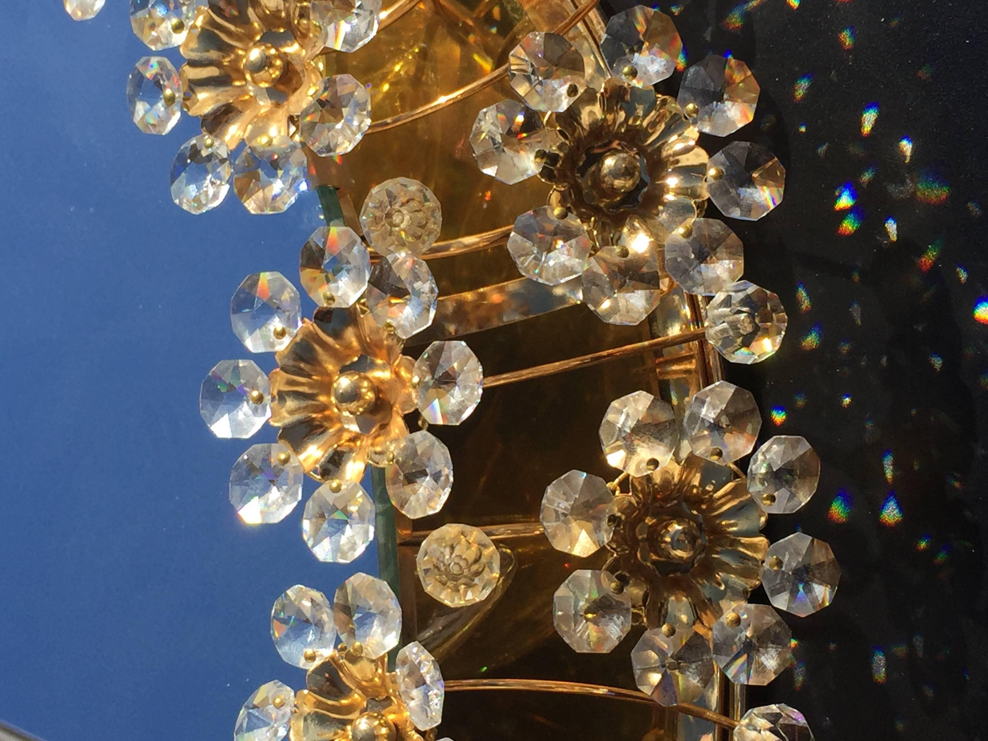 Beleuchteter Spiegel mit Kristallblumen von Palwa (Ende des 20. Jahrhunderts) im Angebot