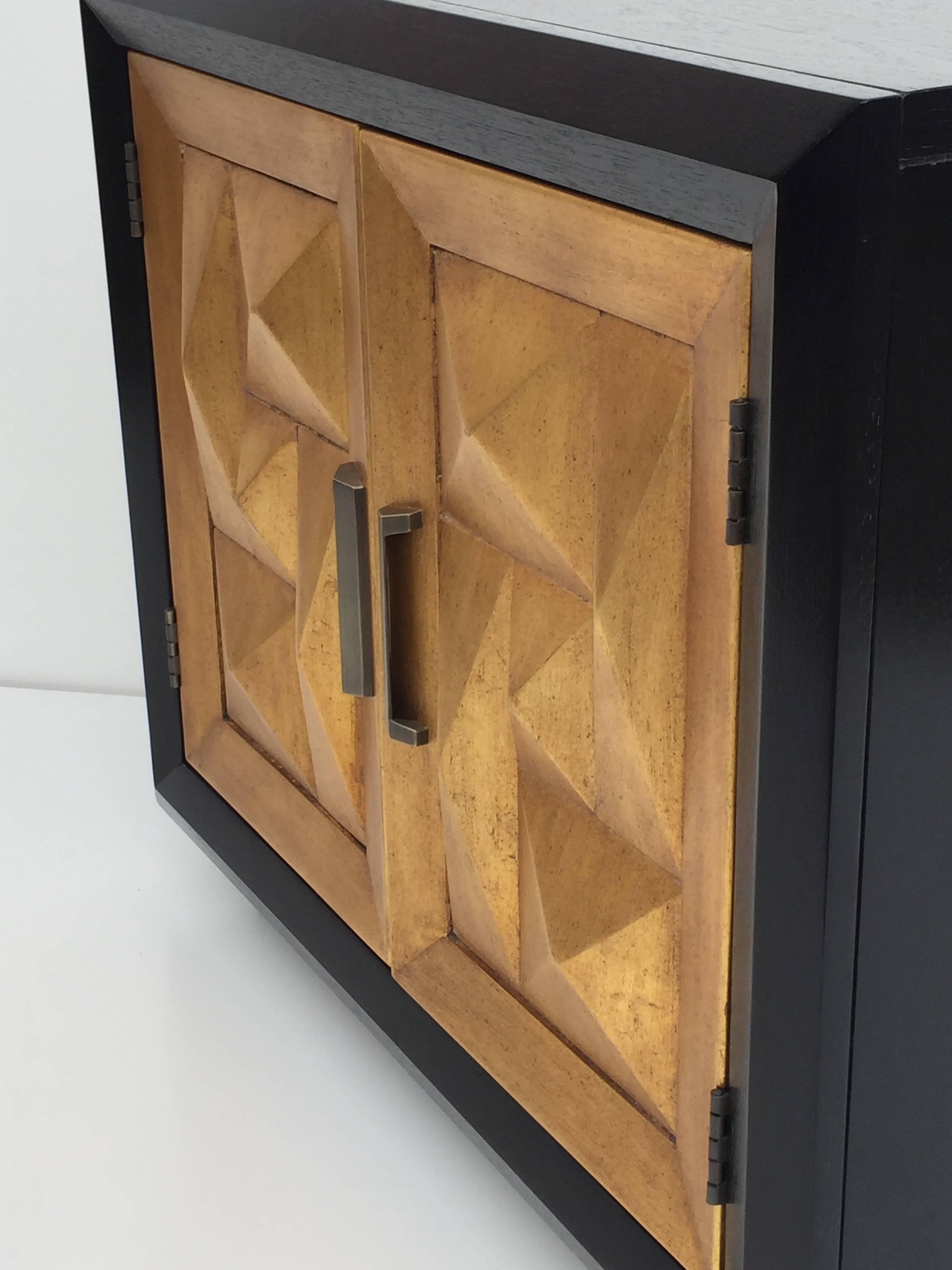 Pair of Sculptural Diamond Front Gold Leafed and Ebonized Nightstands In Excellent Condition In North Hollywood, CA