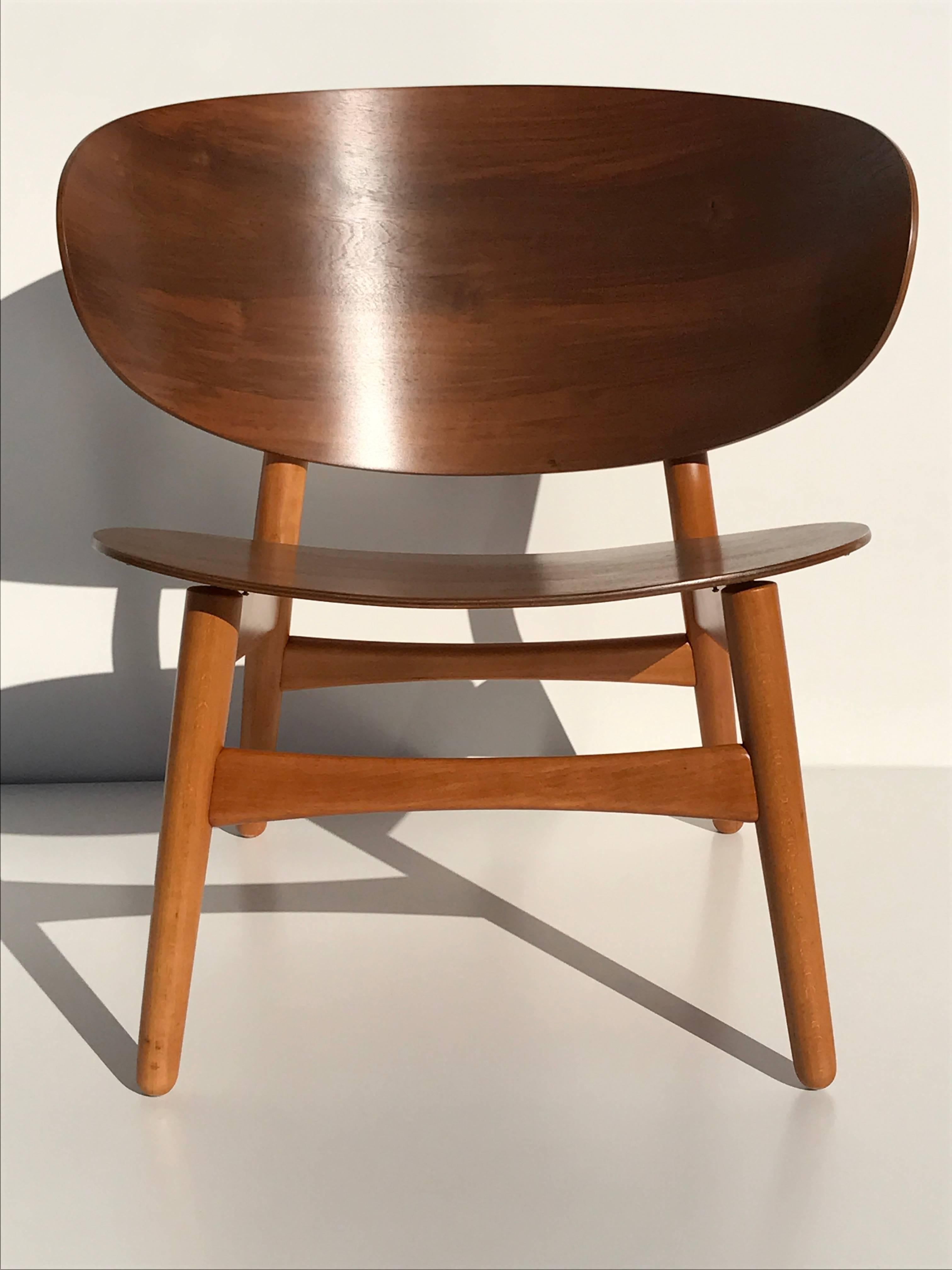 Danese Sedia Shell di Hans Wegner in noce e faggio in vendita