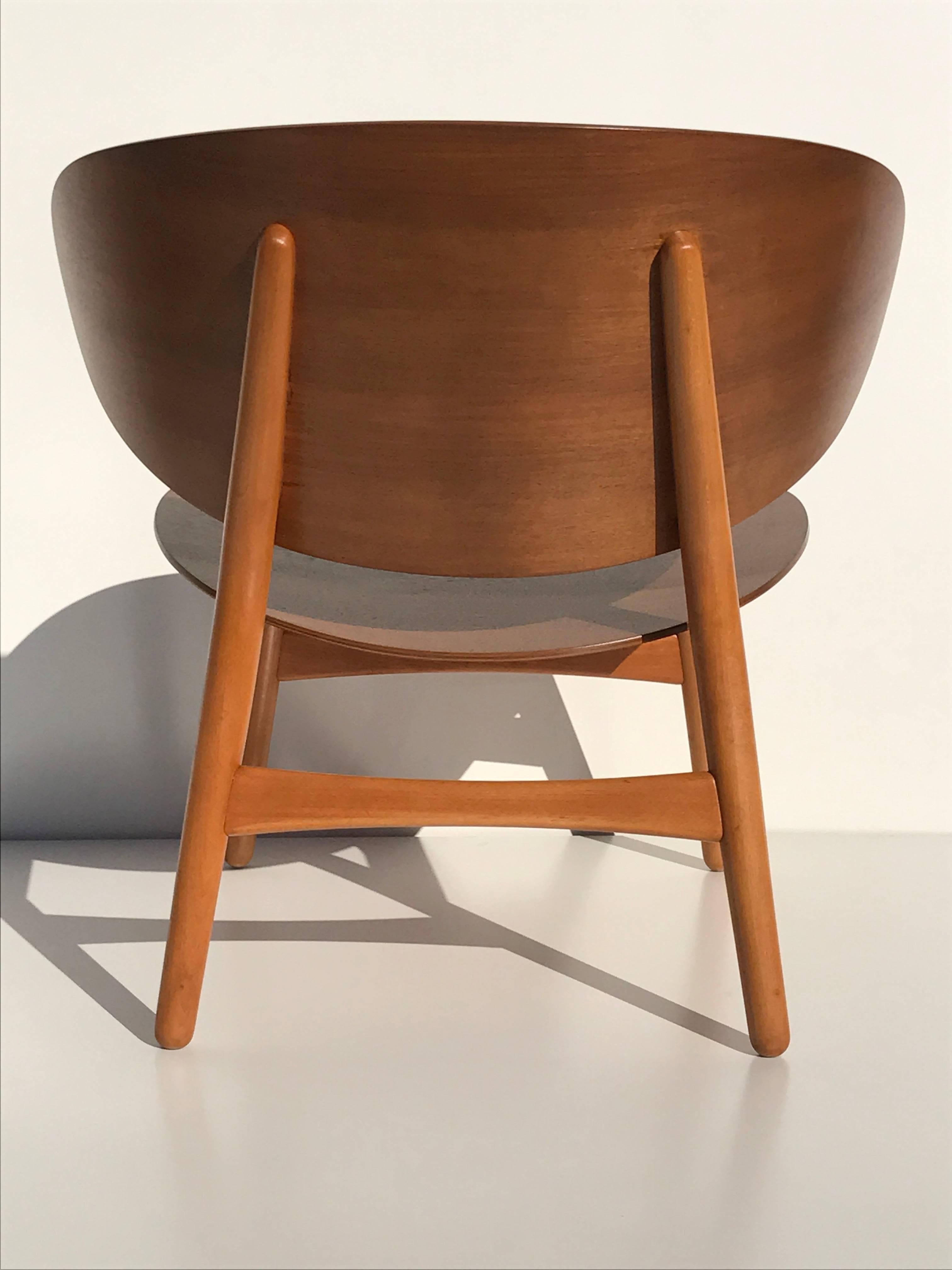 Shell-Stuhl von Hans Wegner aus Nussbaum und Buche (Mitte des 20. Jahrhunderts) im Angebot