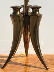 Lampe à cornes en laiton patiné