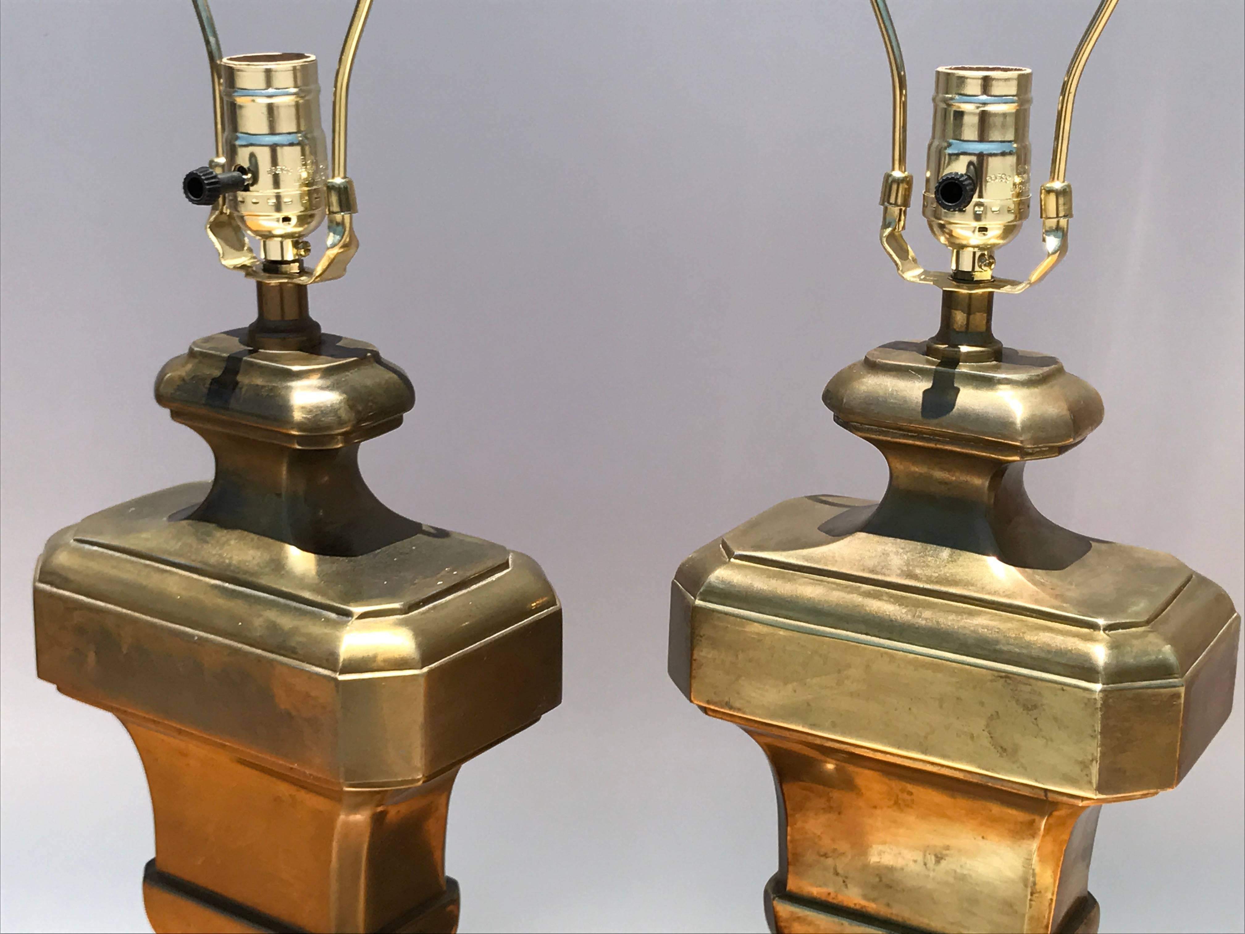 Pair of Neoclassical Urn Patinated Brass Lamps In Good Condition In North Hollywood, CA
