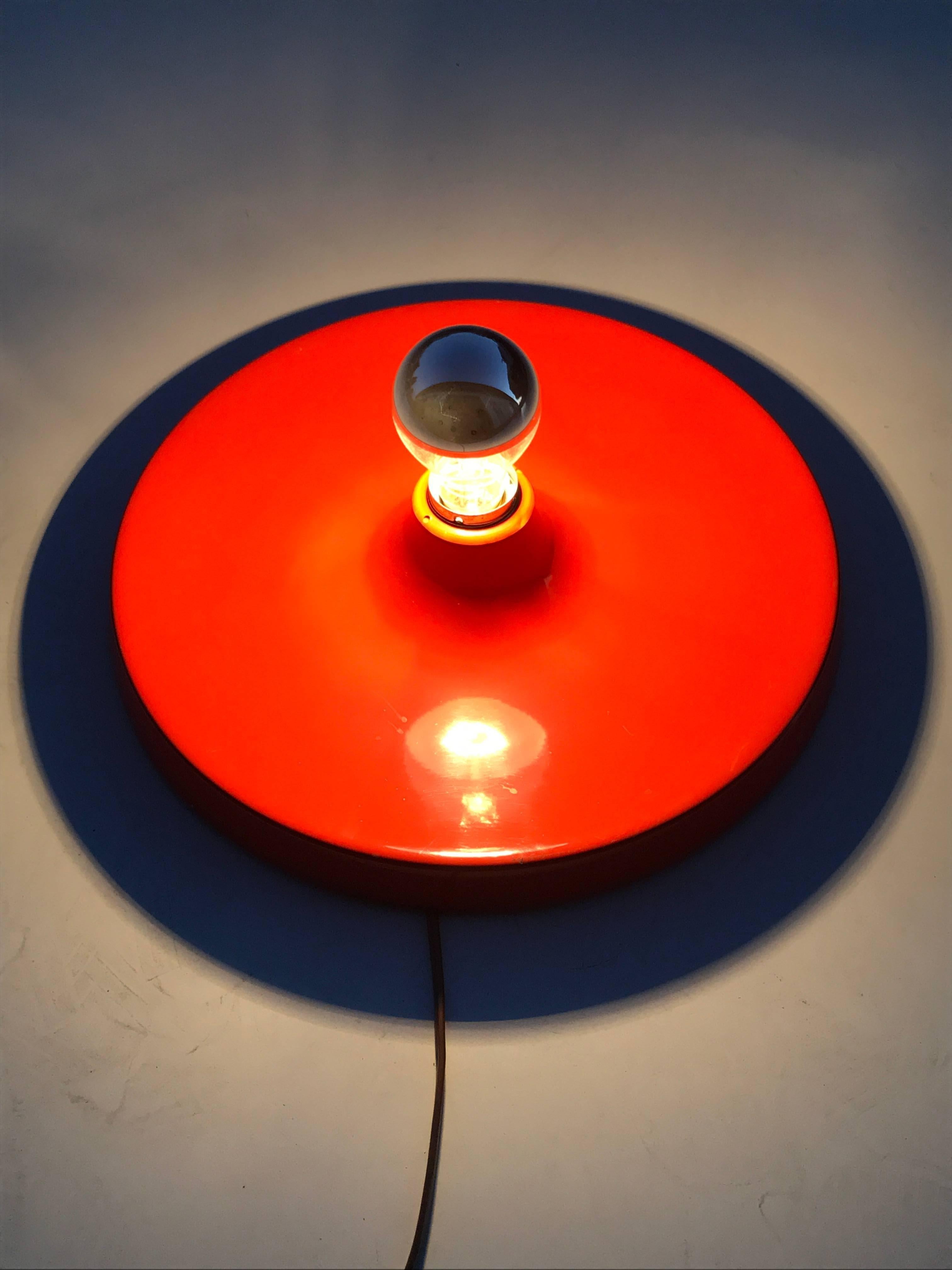 Allemand Lampes à montage encastrées disque rouge feu allemand en vente