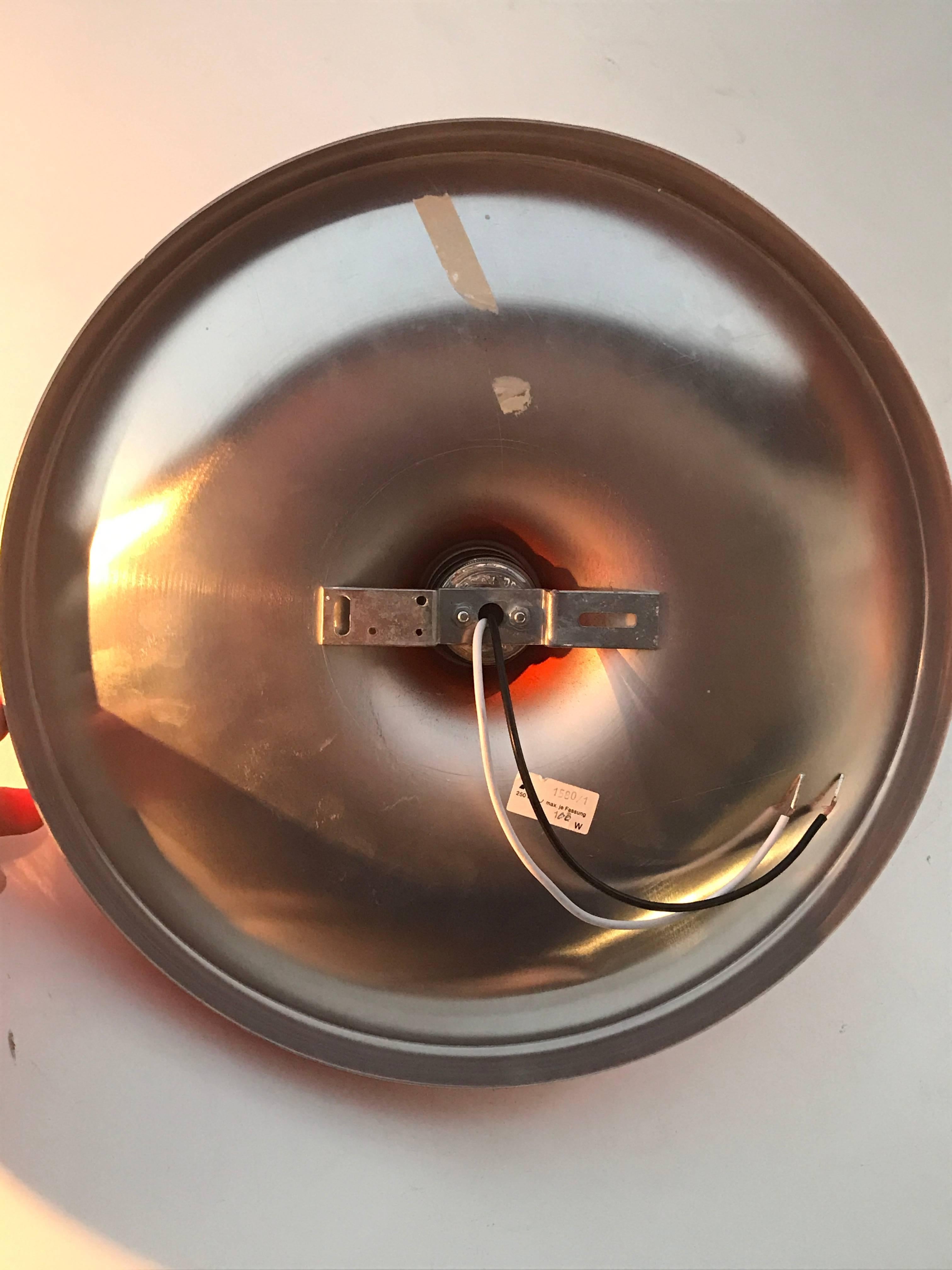 Lampes à montage encastrées disque rouge feu allemand en vente 1
