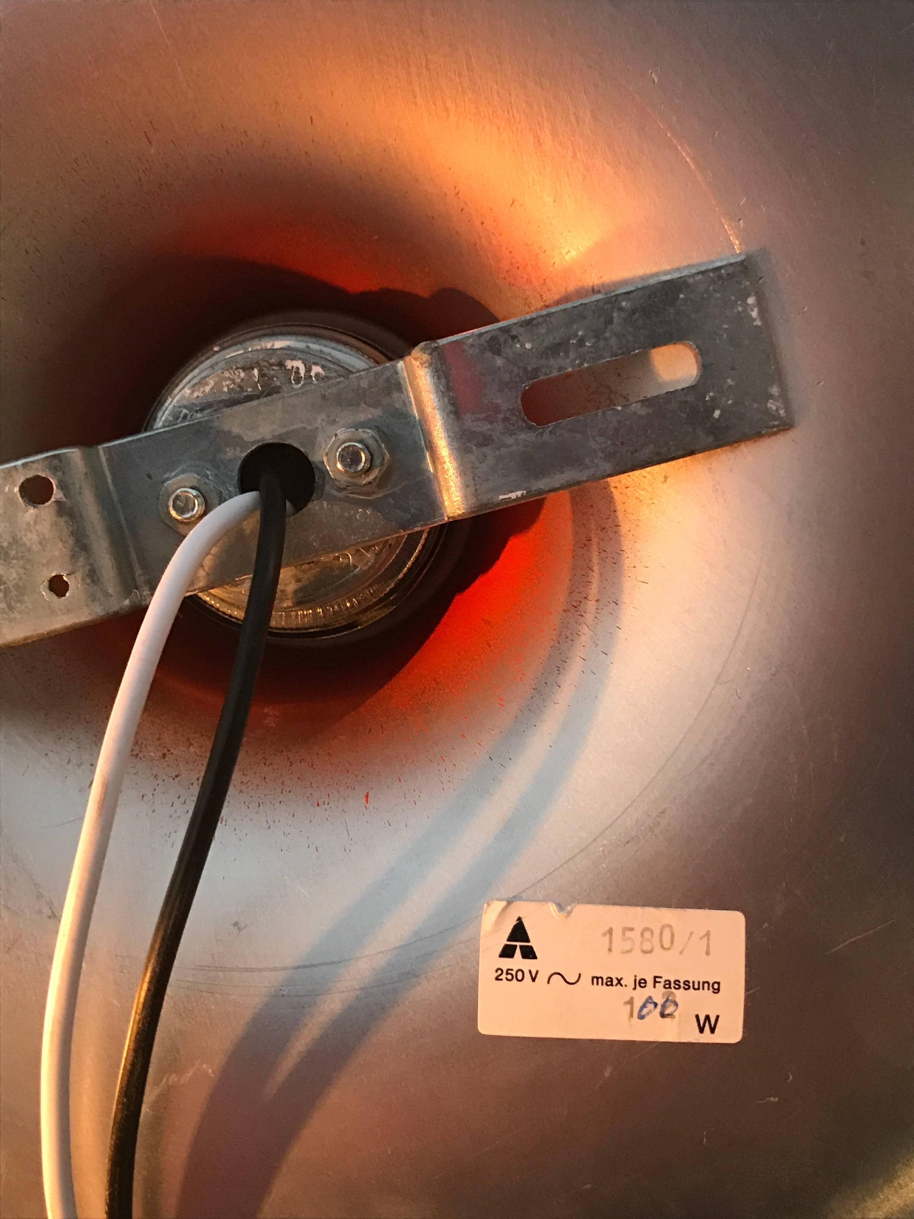 Lampes à montage encastrées disque rouge feu allemand en vente 2