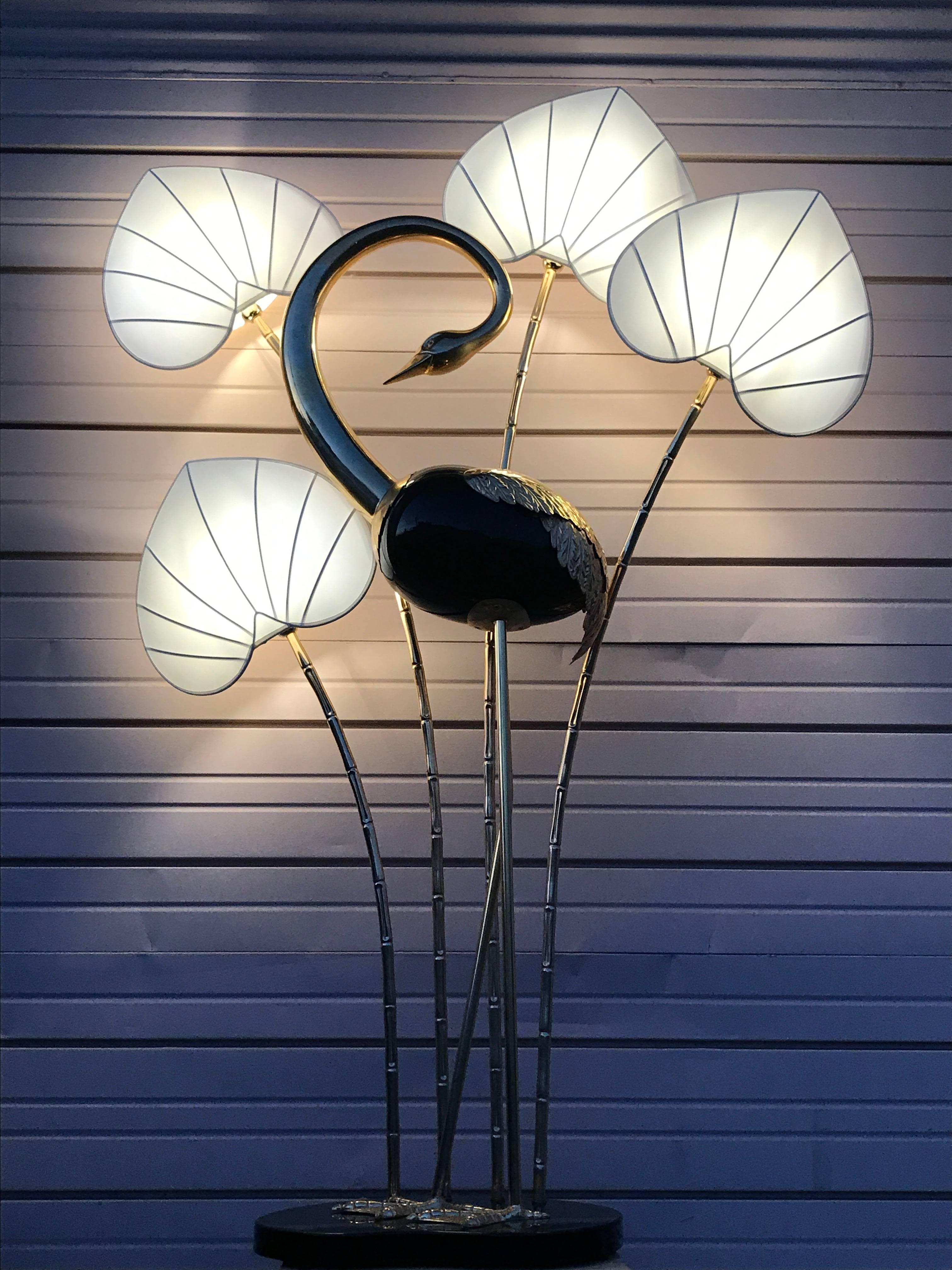 Fin du 20e siècle Lampadaire monumental Flamingo ou Egret en laiton d'Antonio Pavia en vente