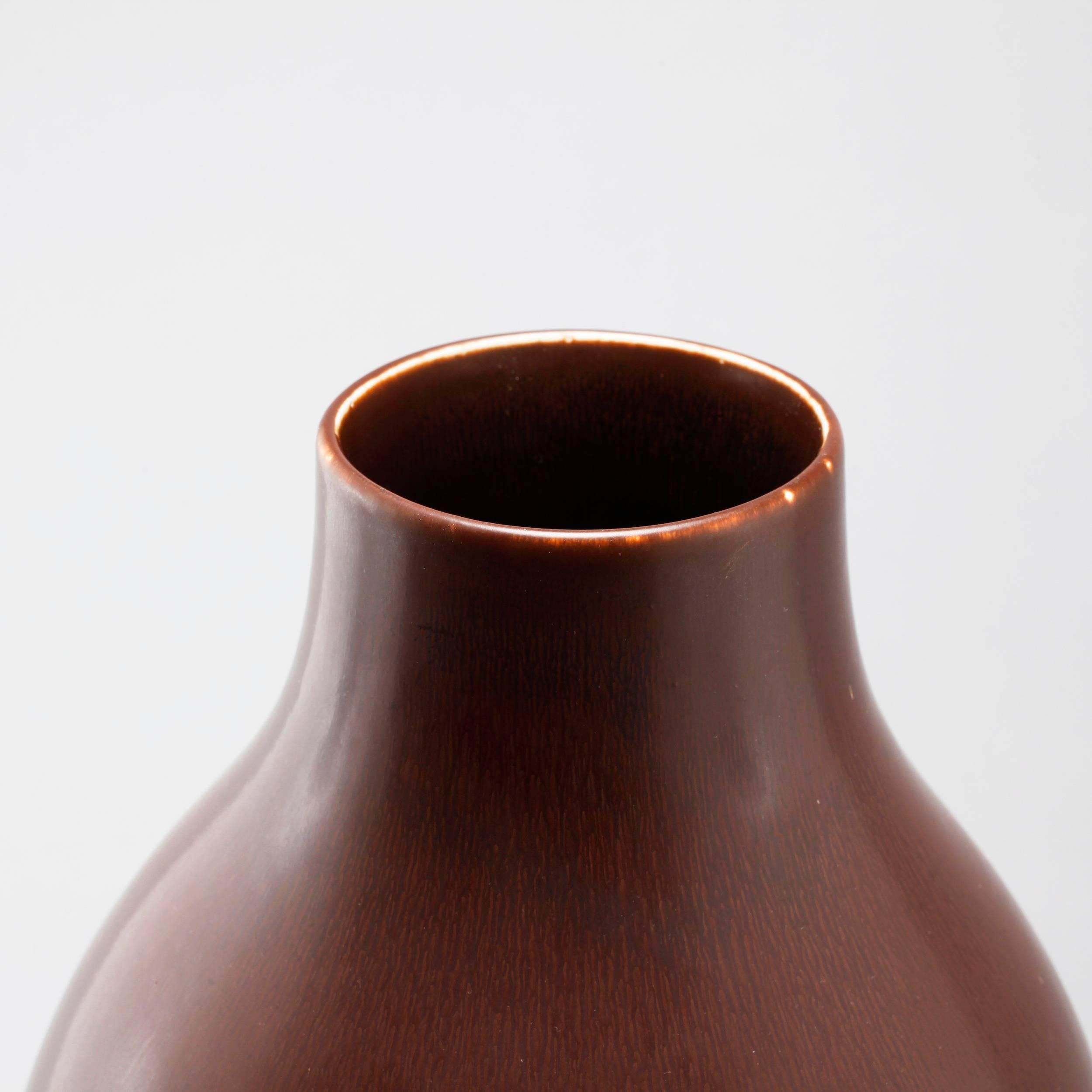 Carl Harry Stålhane, large stoneware vase in brown for Rörstrand, signed R Sweden CHS SDA. Measure: H 51 cm. Literature: Stalhane by Peter Eklund and Patrick Johansson, page 44.