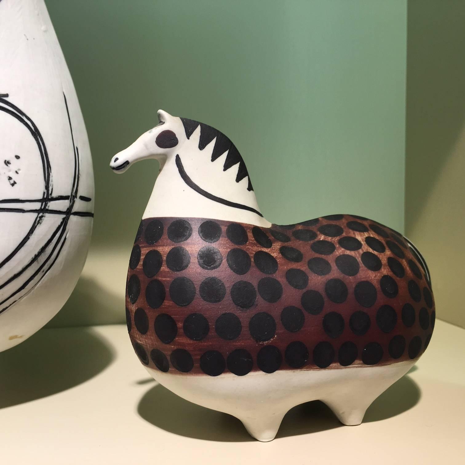 One large and two smaller stoneware horses, signed pieces. The three horses are among Stig Lindberg's most iconic works. Literature: Tusenkonstnären Stig Lindberg by Gisela Eronn, Page 82.