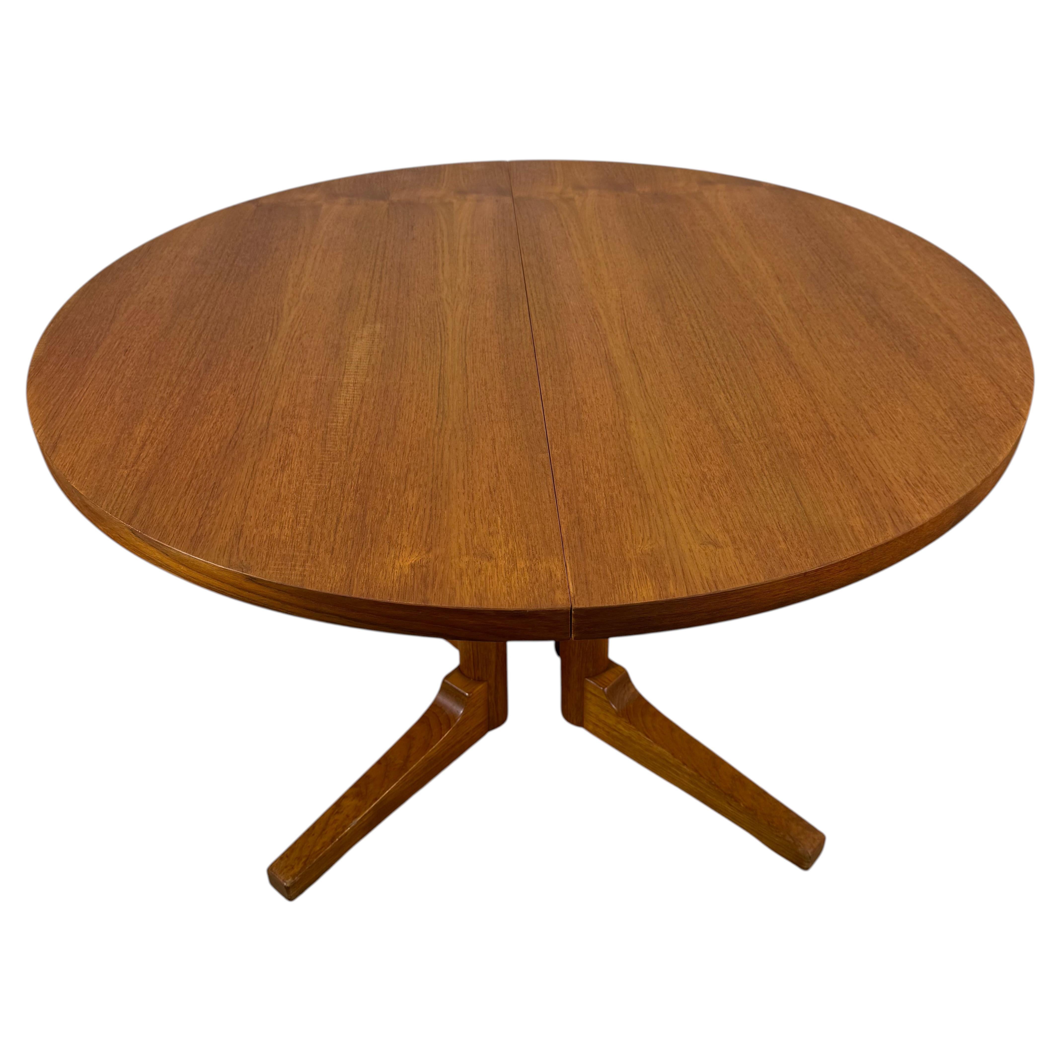 Round, extendable teak dining table, Denmark, 1960s For Sale