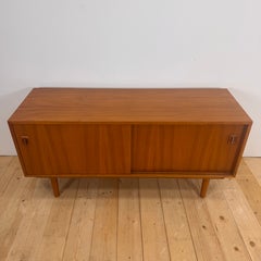 Sideboard aus Teakholz mit integriertem Plattenschrank, Dänemark 1960