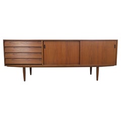 Buffet danois en teck avec tiroirs et portes coulissantes, années 60