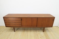 Buffet danois en teck avec tiroirs et portes coulissantes, années 60