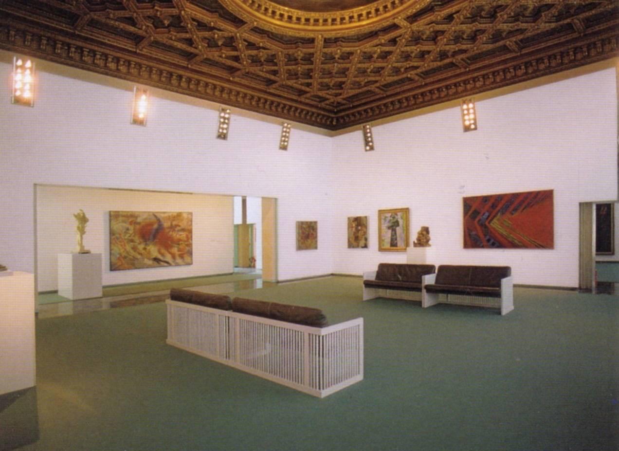 Italian Gae Aulenti, 1983, Sofa for the Palazzo Grassi For Sale