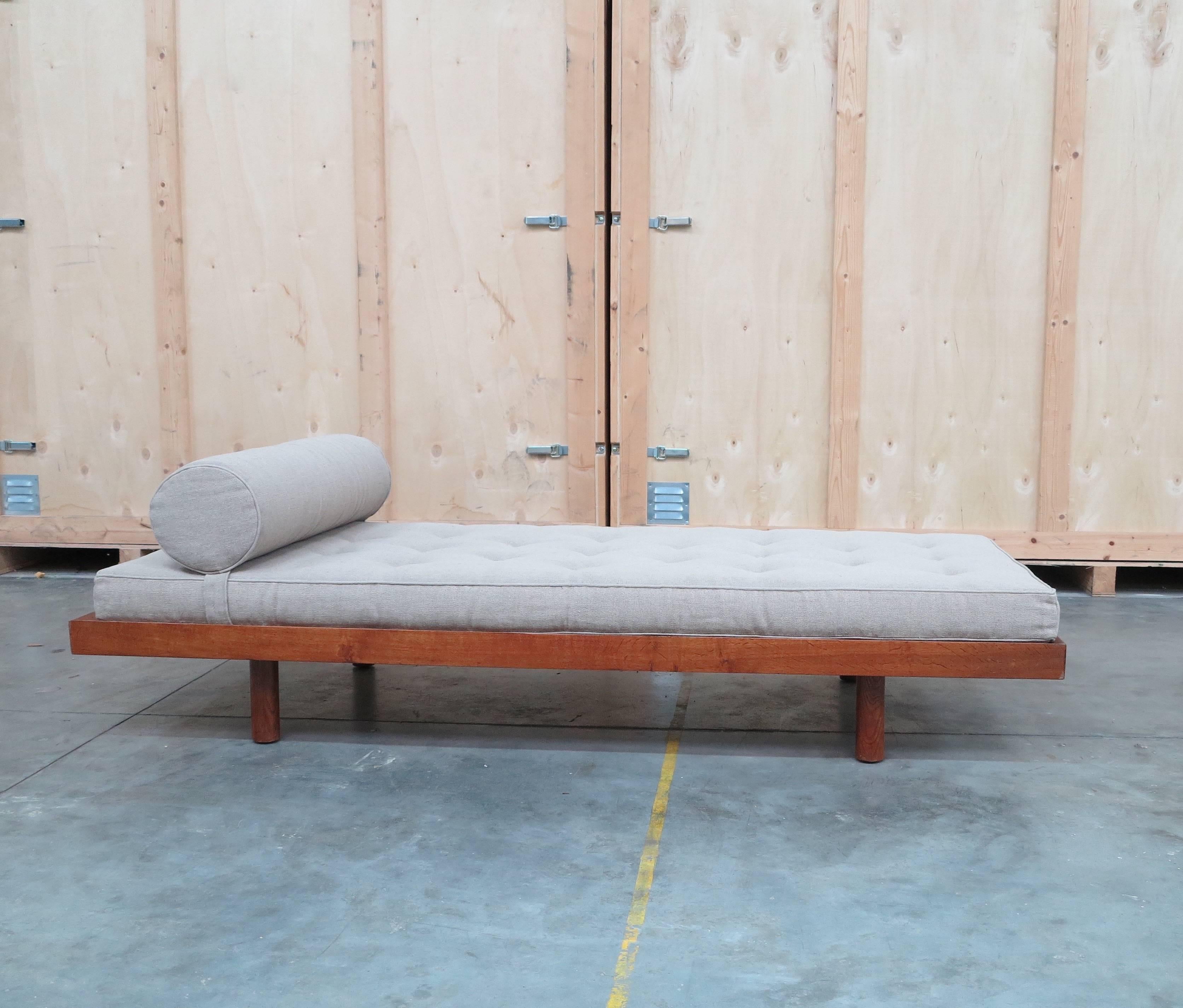 Charlotte Perriand (1903-1999).

Daybed,
1959.

Oak structure, natural canvas mattress and cushion.

Measures: H 11 x L 114.1/4 x W. 31.1/2 in.

Special commission for the 