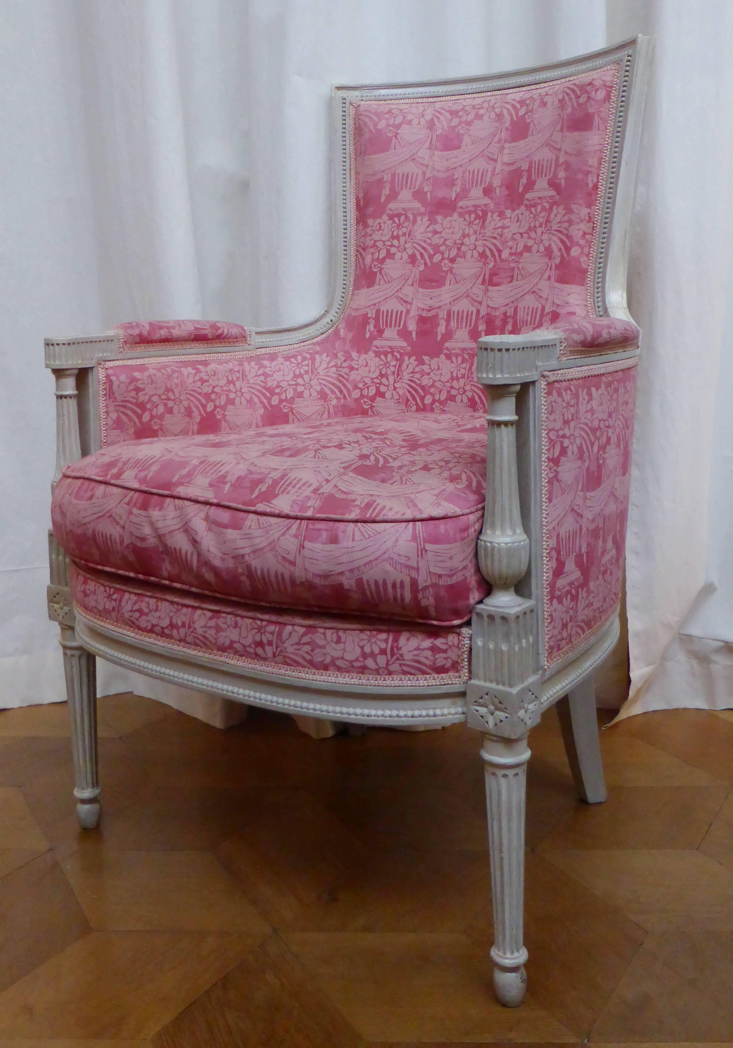 French Louis XVI Style Salon Suite In Excellent Condition For Sale In Hilversum, NL