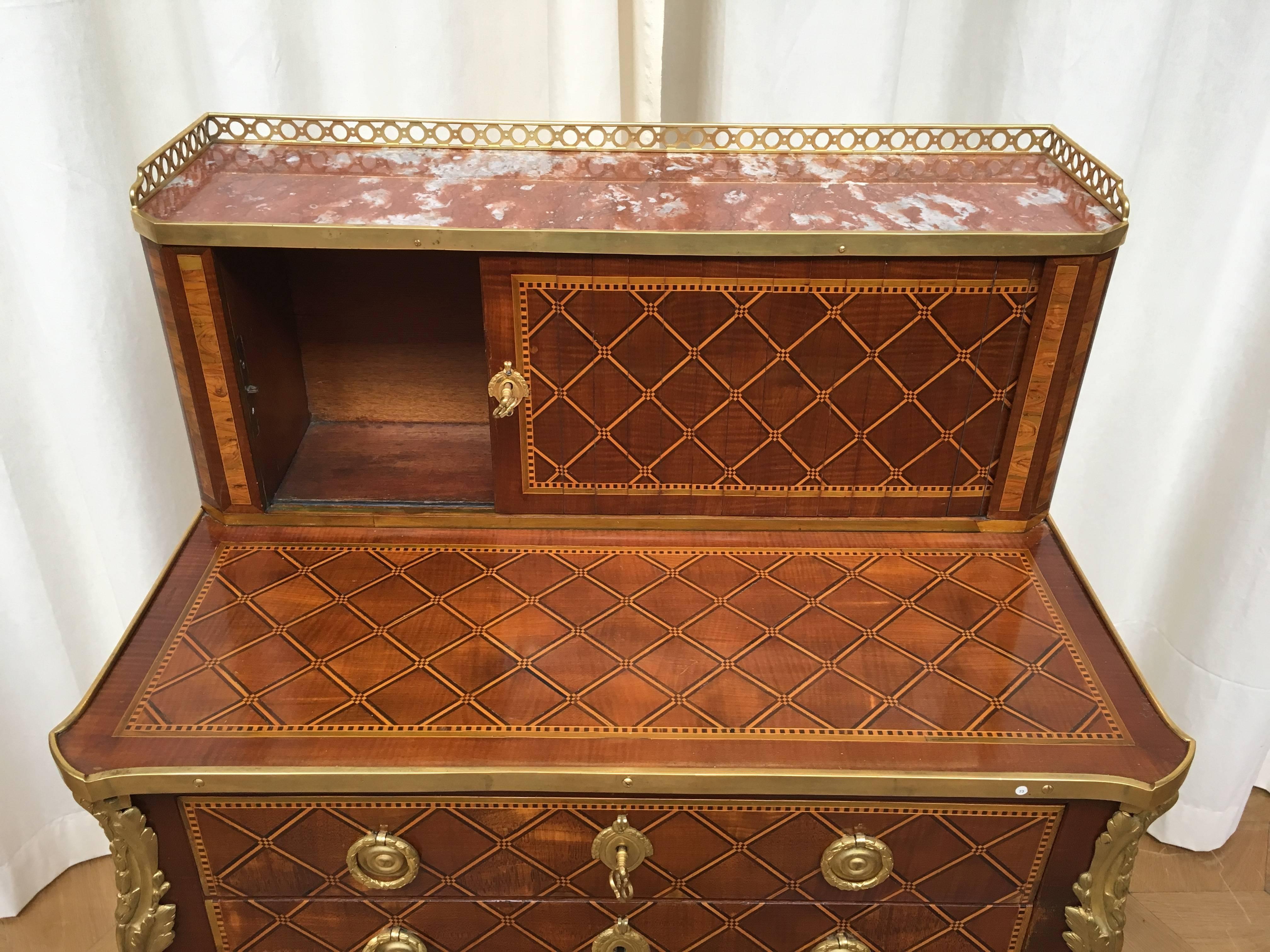 Late Louis XV Ormolu-Mounted Sycamore and Parquetry Bonheur-du-jour In Good Condition For Sale In Hilversum, NL