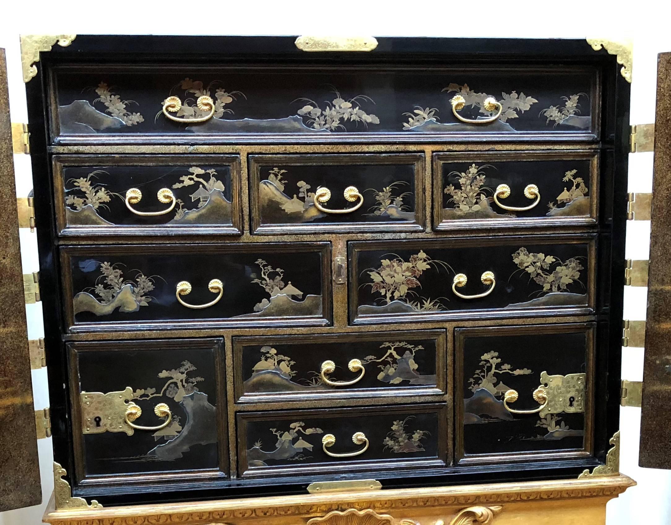 17th Century Japanese Lacquer Cabinet For Sale