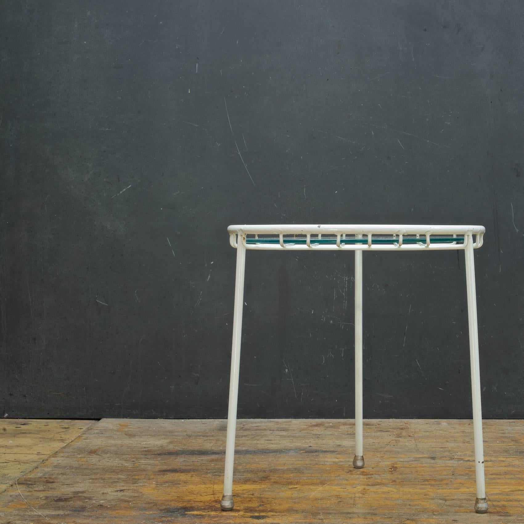 Émaillé 1950s Rare George Nelson Associates Arbuck Table Stool Wire Grid Iron Patio  en vente