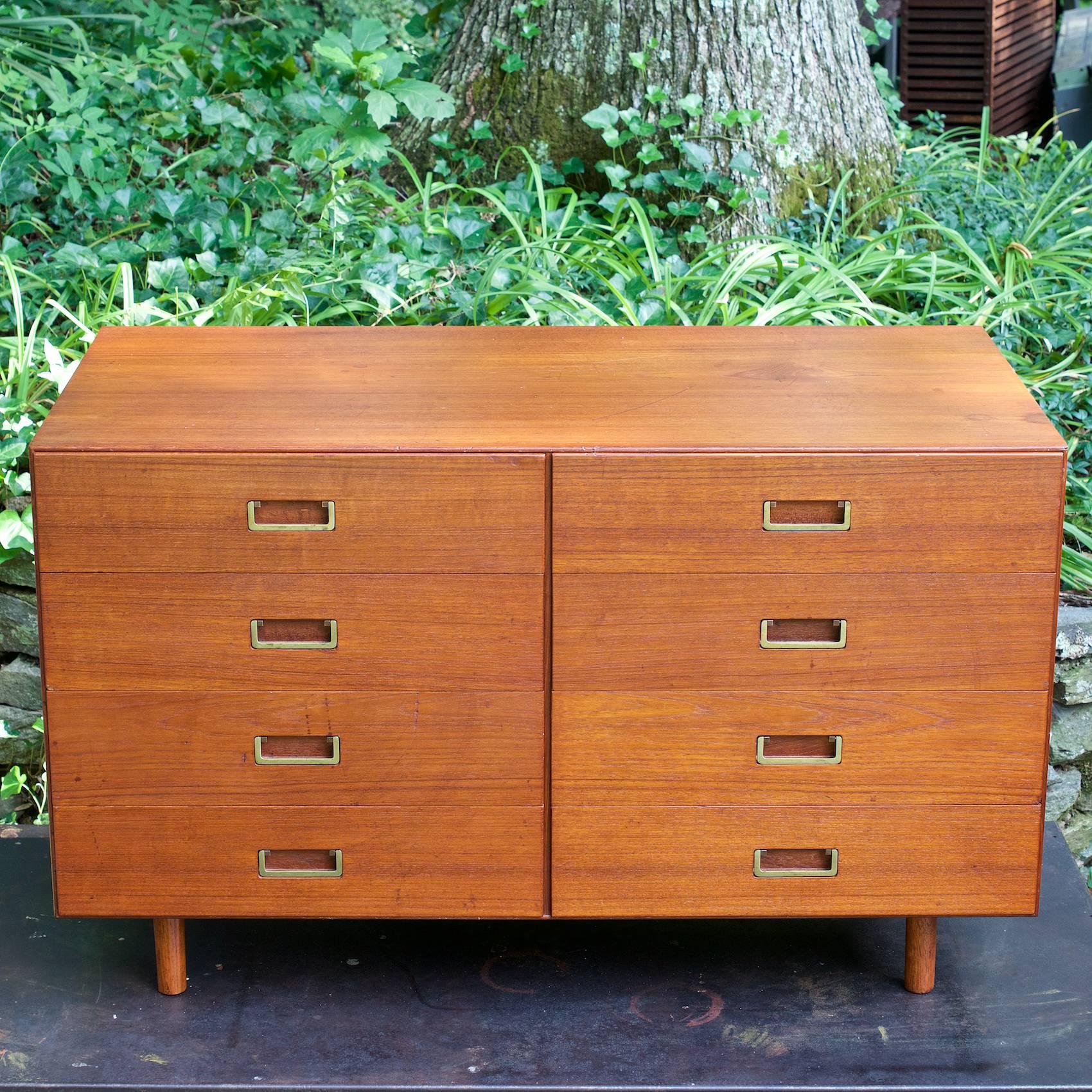 Børge Mogensen teak chest of drawers for Soborg Mobelfabrikk. A beautiful 1950s scandinavian campaign dresser with inset hanging brass handles, mitred edges and drawer edges, solid teak drawer faces, legs, a heavy unit! Very usable at almost two