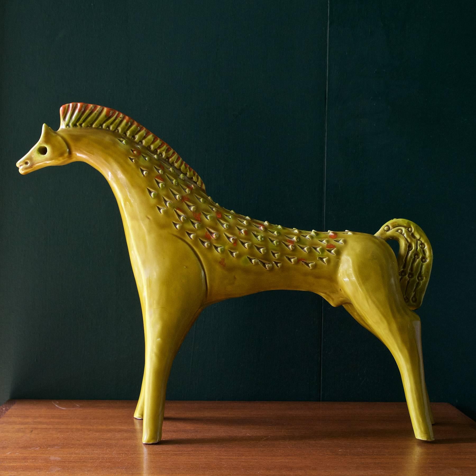 Mid-Century Modern Sculpture équine de cheval sauvage en poterie italienne jaune de Bitossi Bagni Fantoni en vente